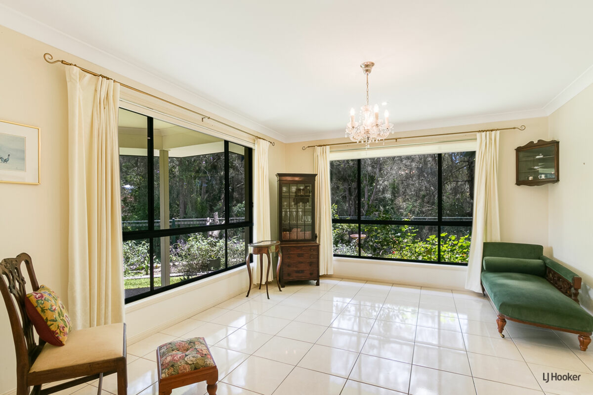 157 Botanical Circuit, BANORA POINT