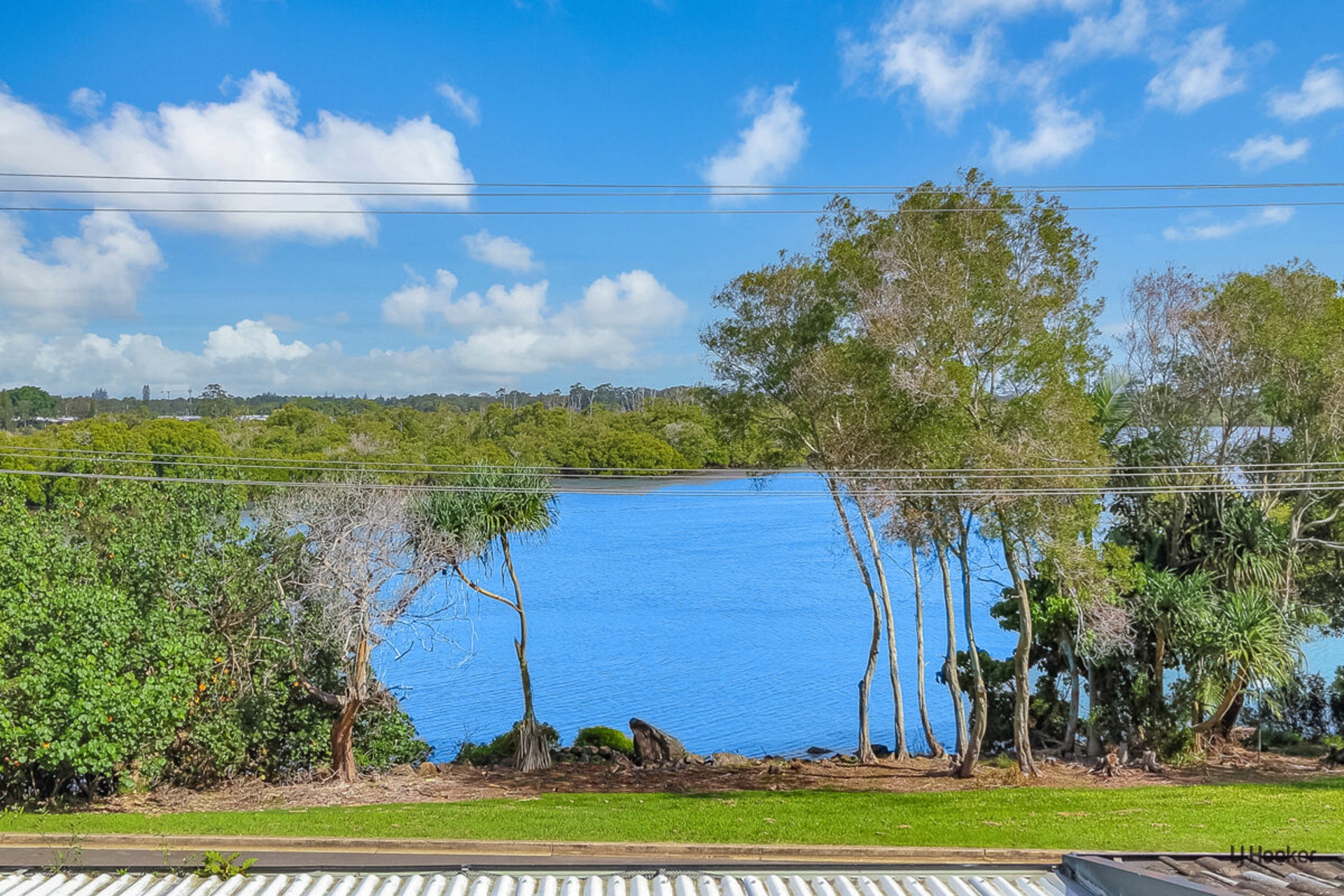 2/57 Bimbadeen Avenue, BANORA POINT