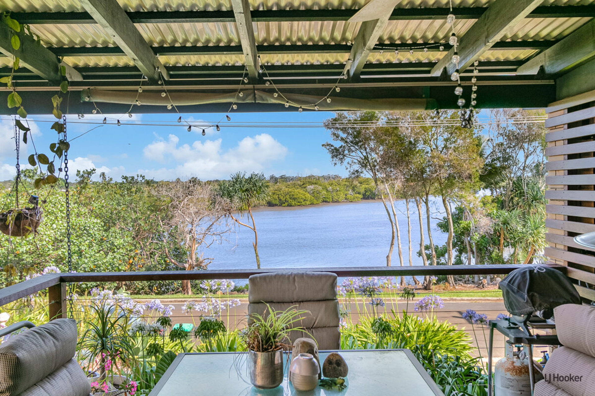2/57 Bimbadeen Avenue, BANORA POINT