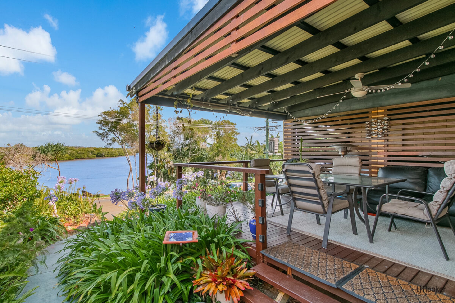 2/57 Bimbadeen Avenue, BANORA POINT