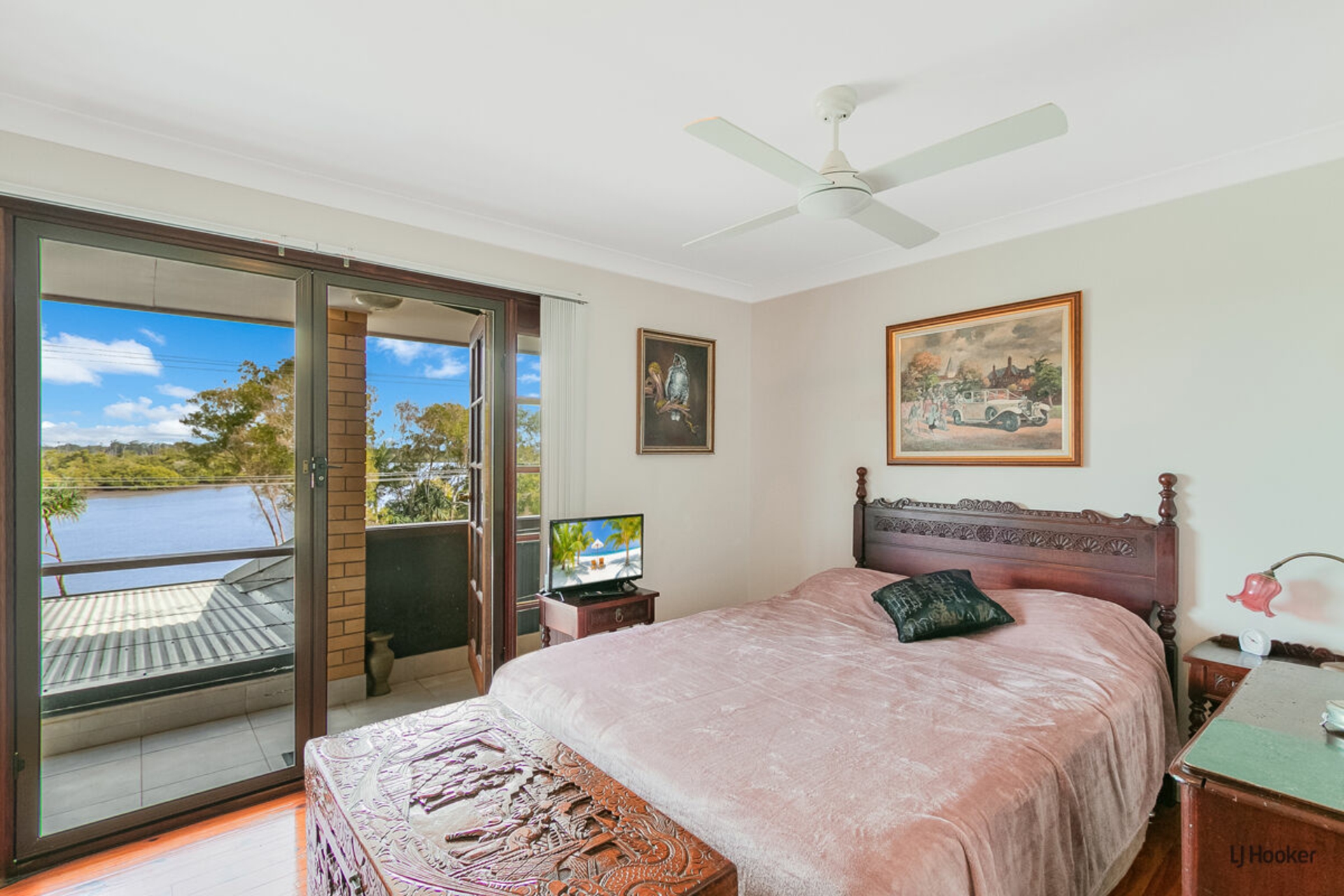 2/57 Bimbadeen Avenue, BANORA POINT