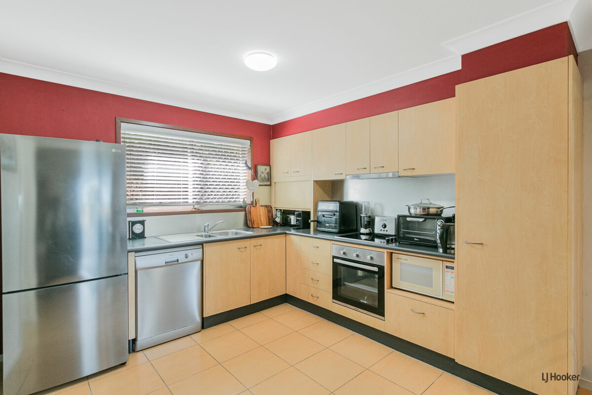 2/57 Bimbadeen Avenue, BANORA POINT