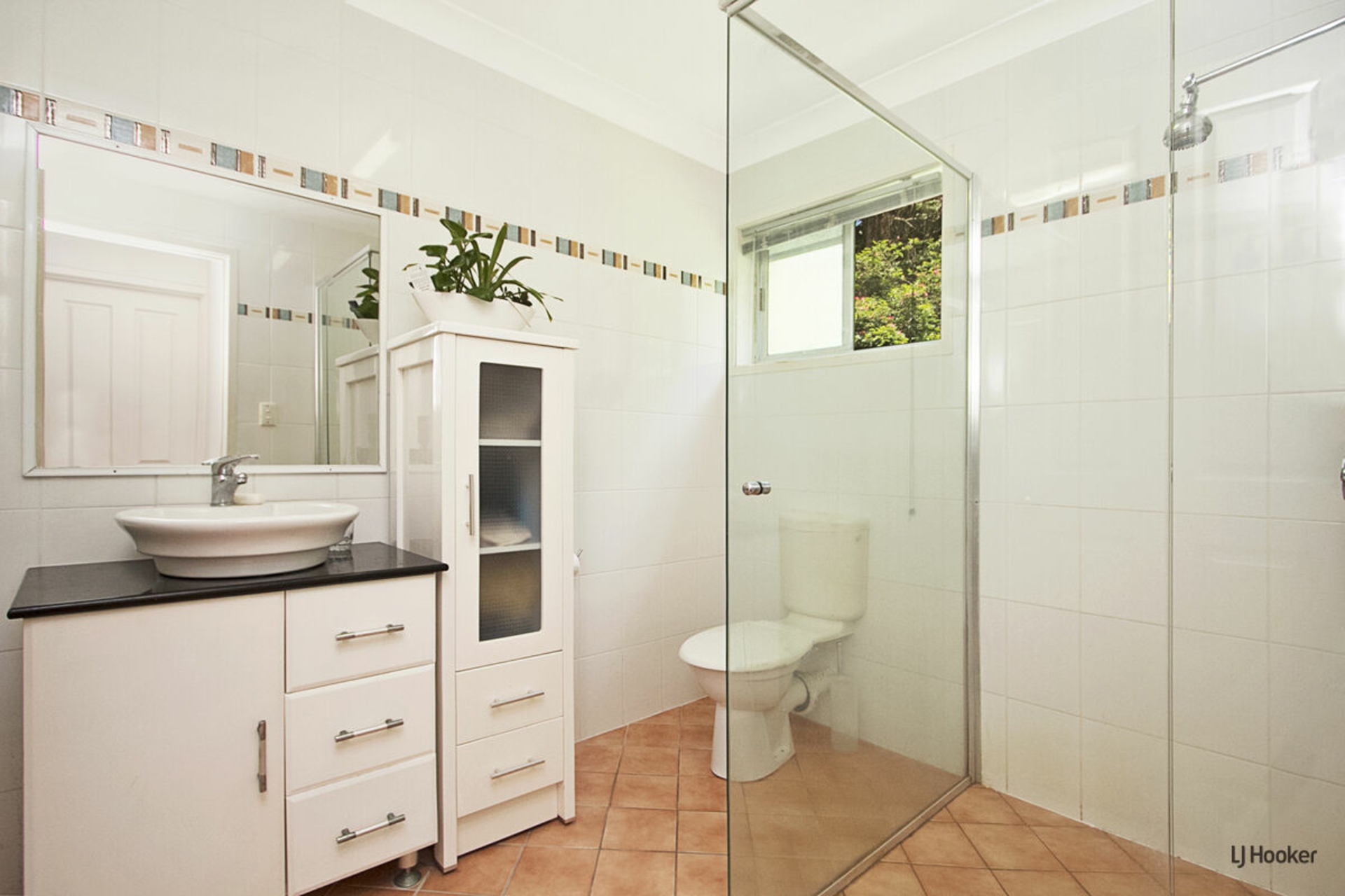 2/57 Bimbadeen Avenue, BANORA POINT