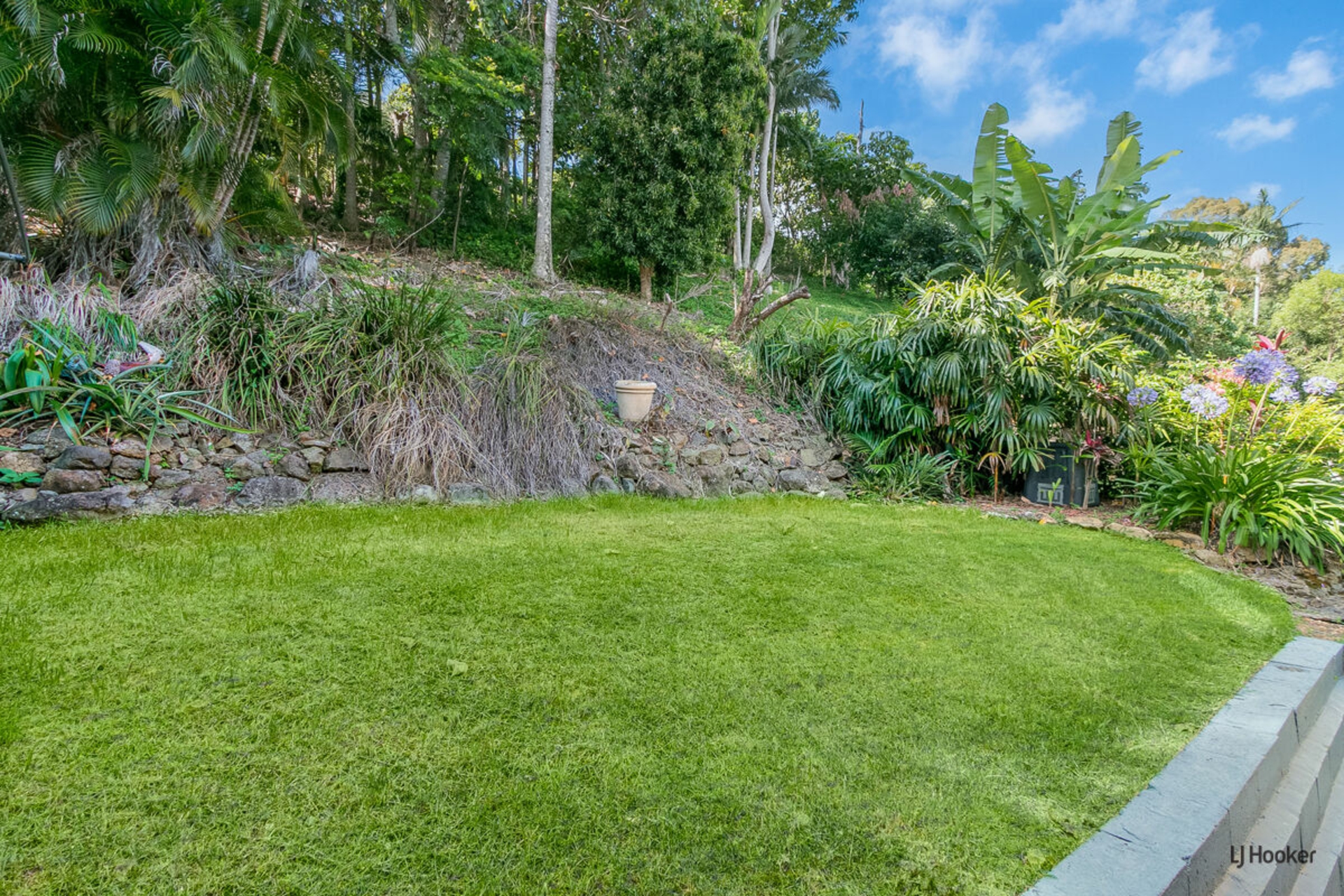 2/57 Bimbadeen Avenue, BANORA POINT