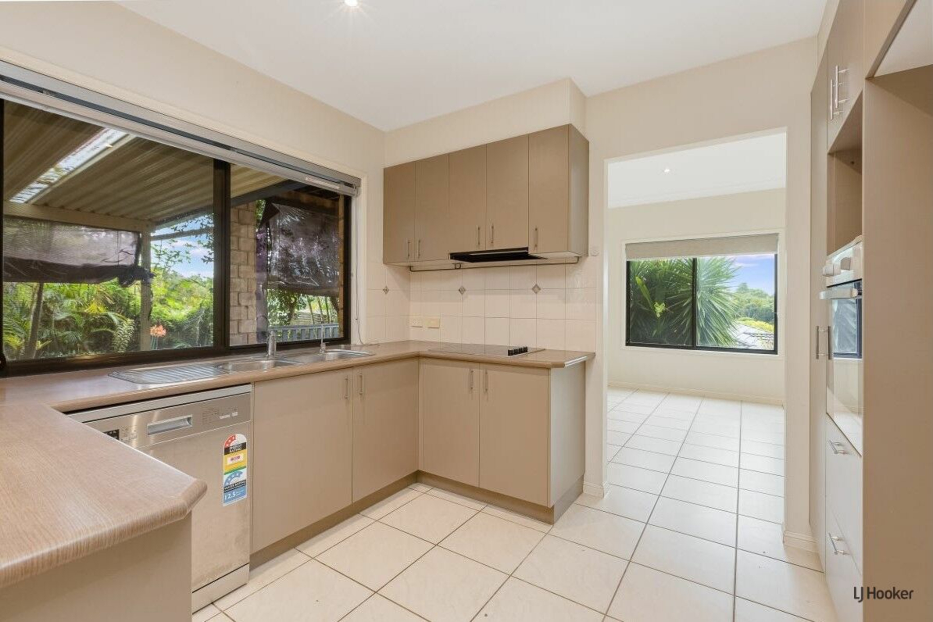32 Buncrana Terrace, BANORA POINT