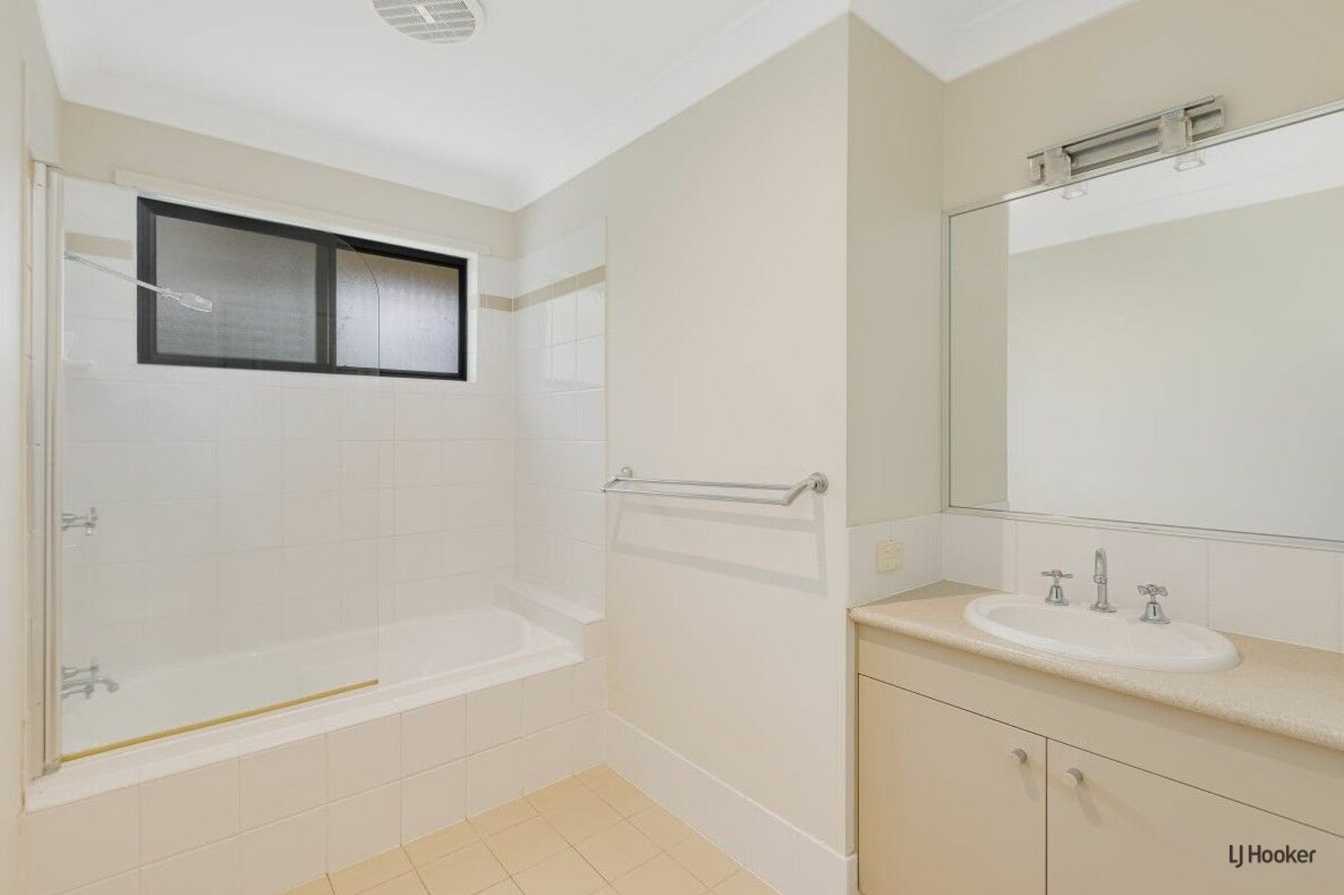 32 Buncrana Terrace, BANORA POINT
