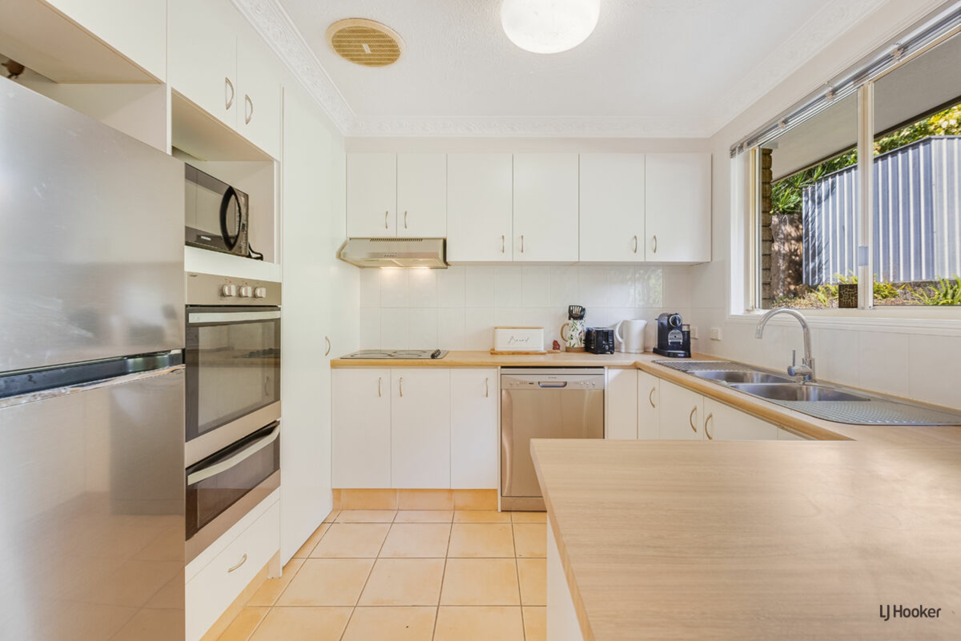 1/65 Bimbadeen Avenue, BANORA POINT