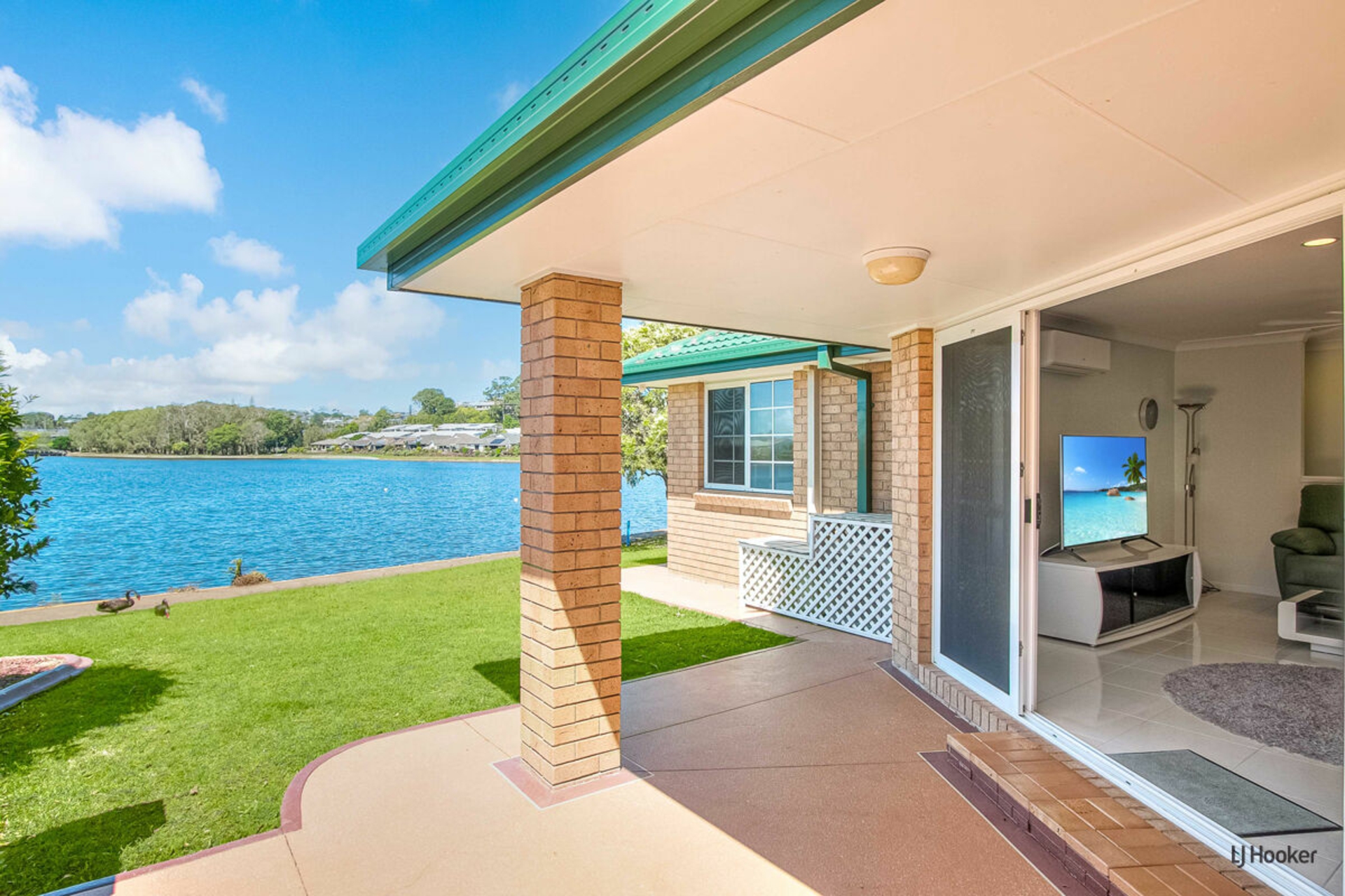 5 Minerva Court, BANORA POINT