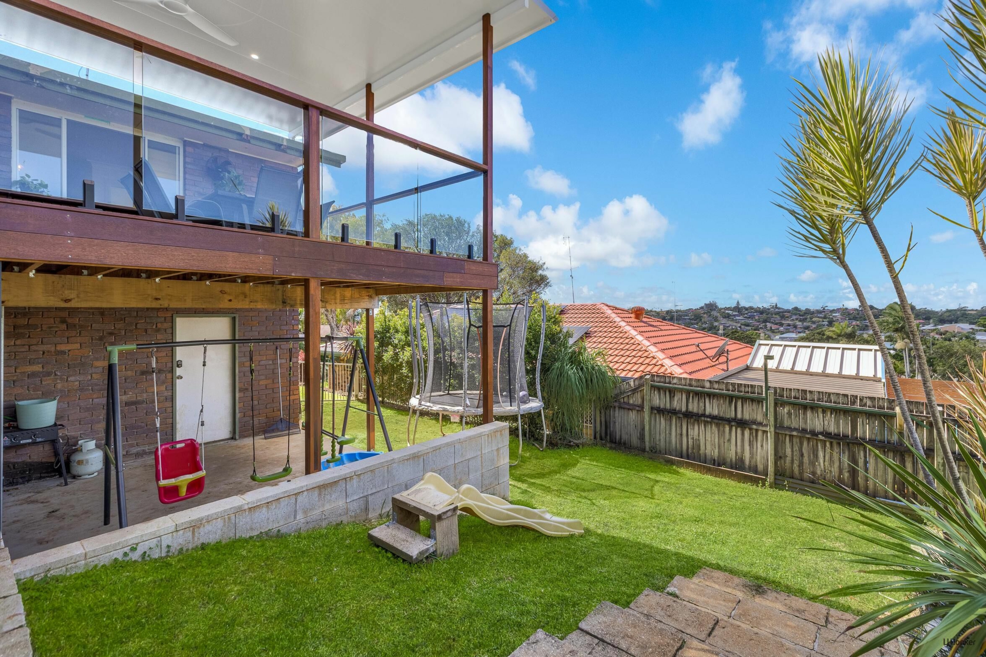 23 Dundee Drive, BANORA POINT
