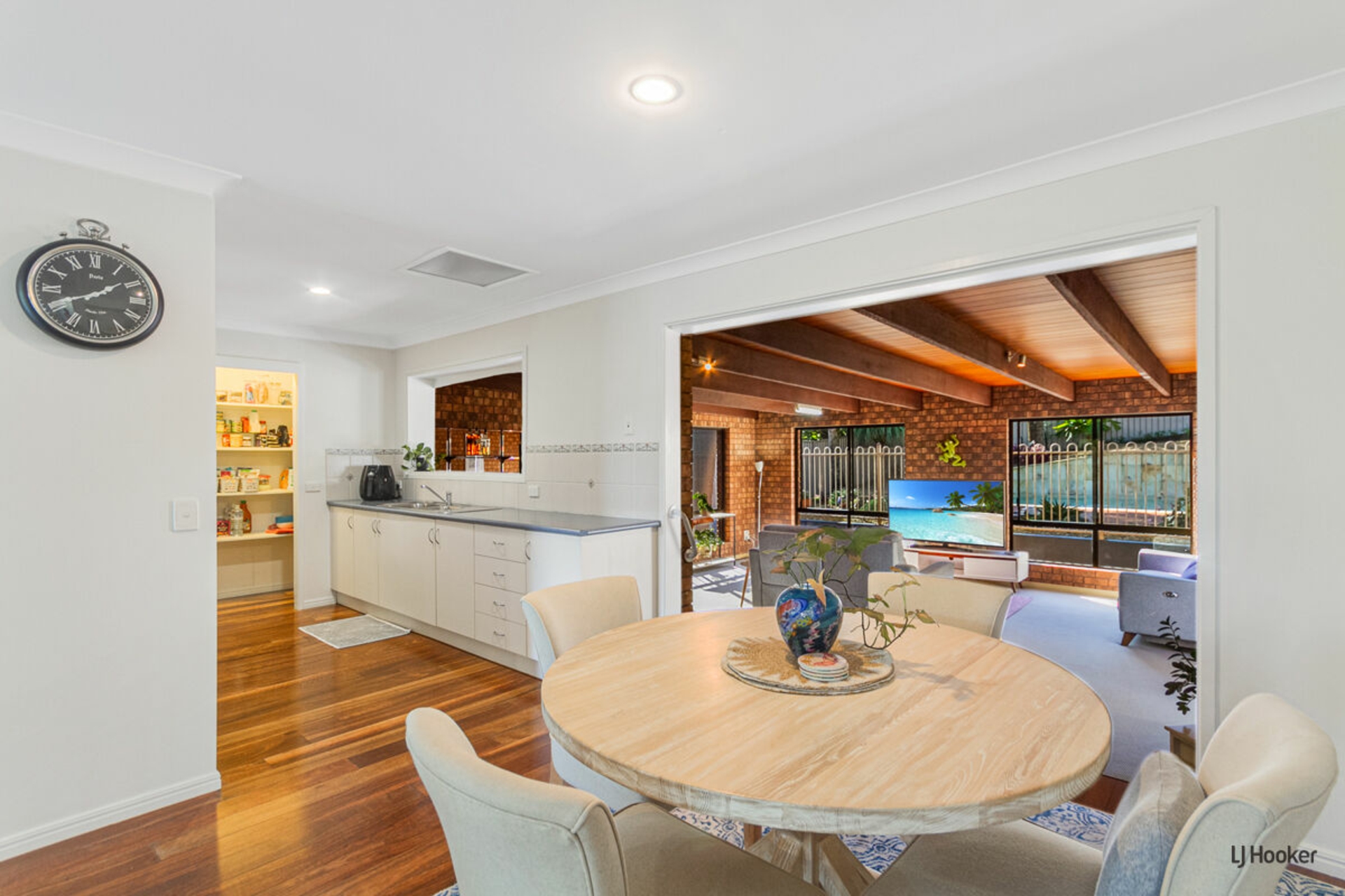 15 Kiora Street, BANORA POINT
