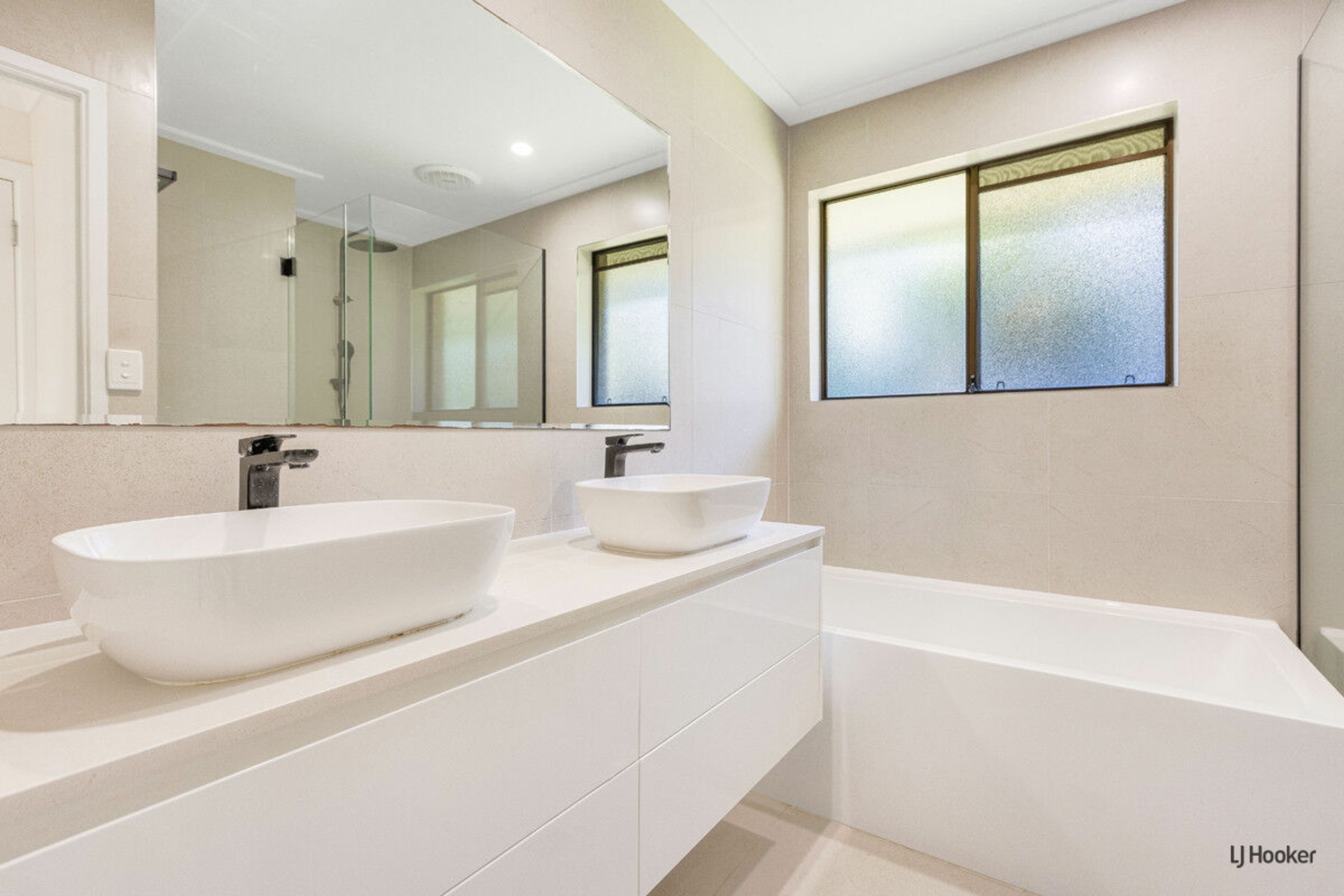 2/28 Cominan Avenue, BANORA POINT