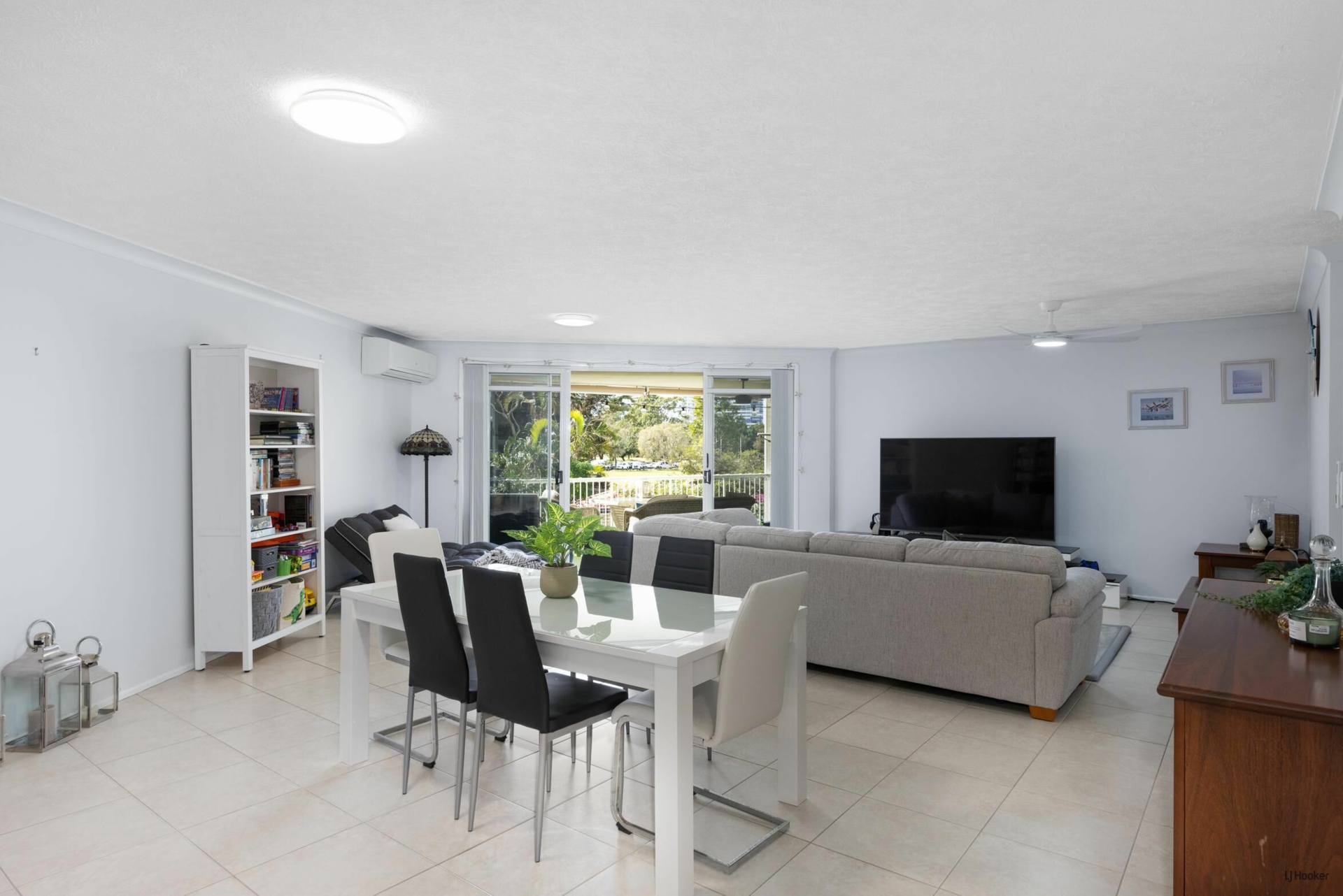 11/54 Dutton Street, Coolangatta