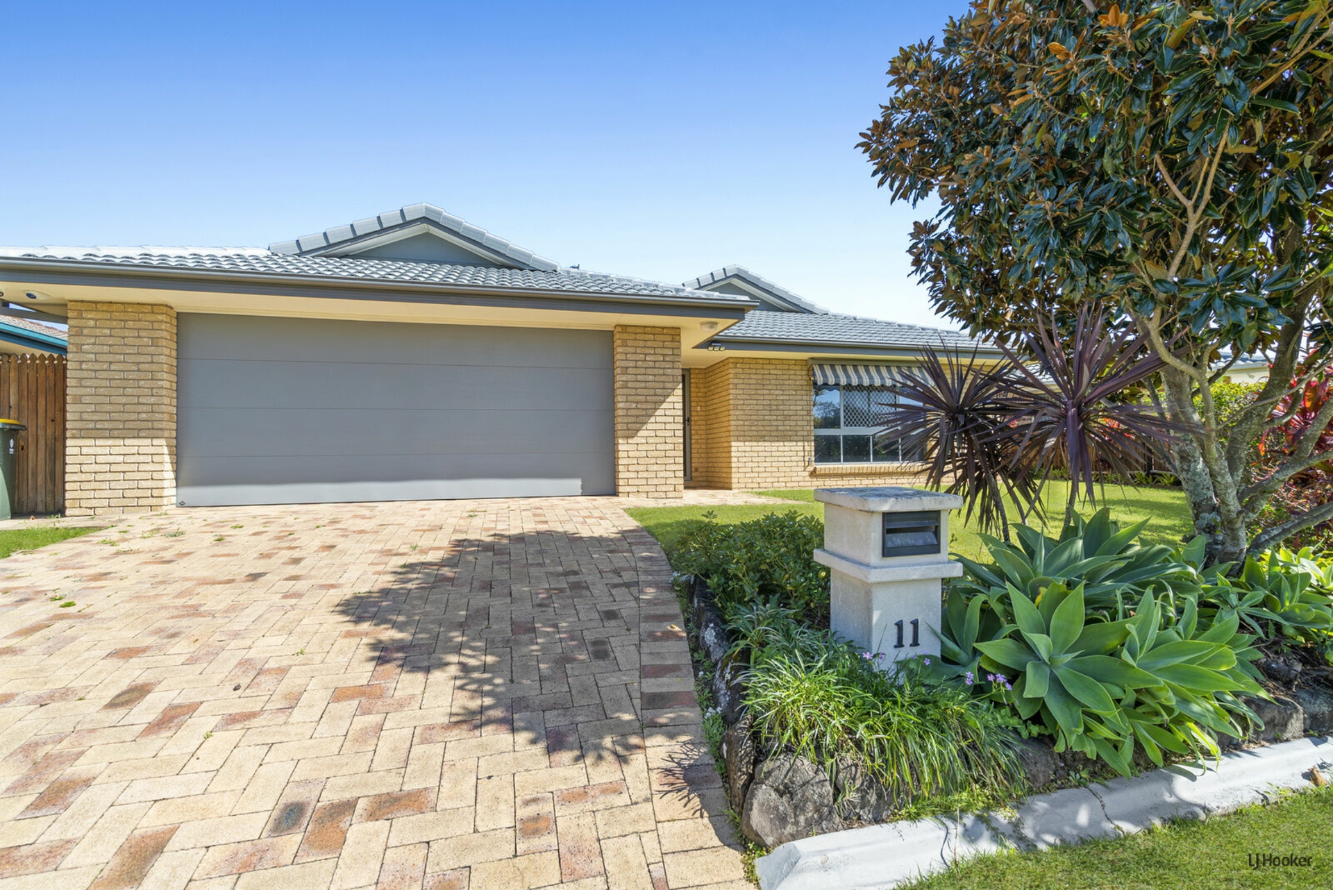 11 Winders Place, BANORA POINT