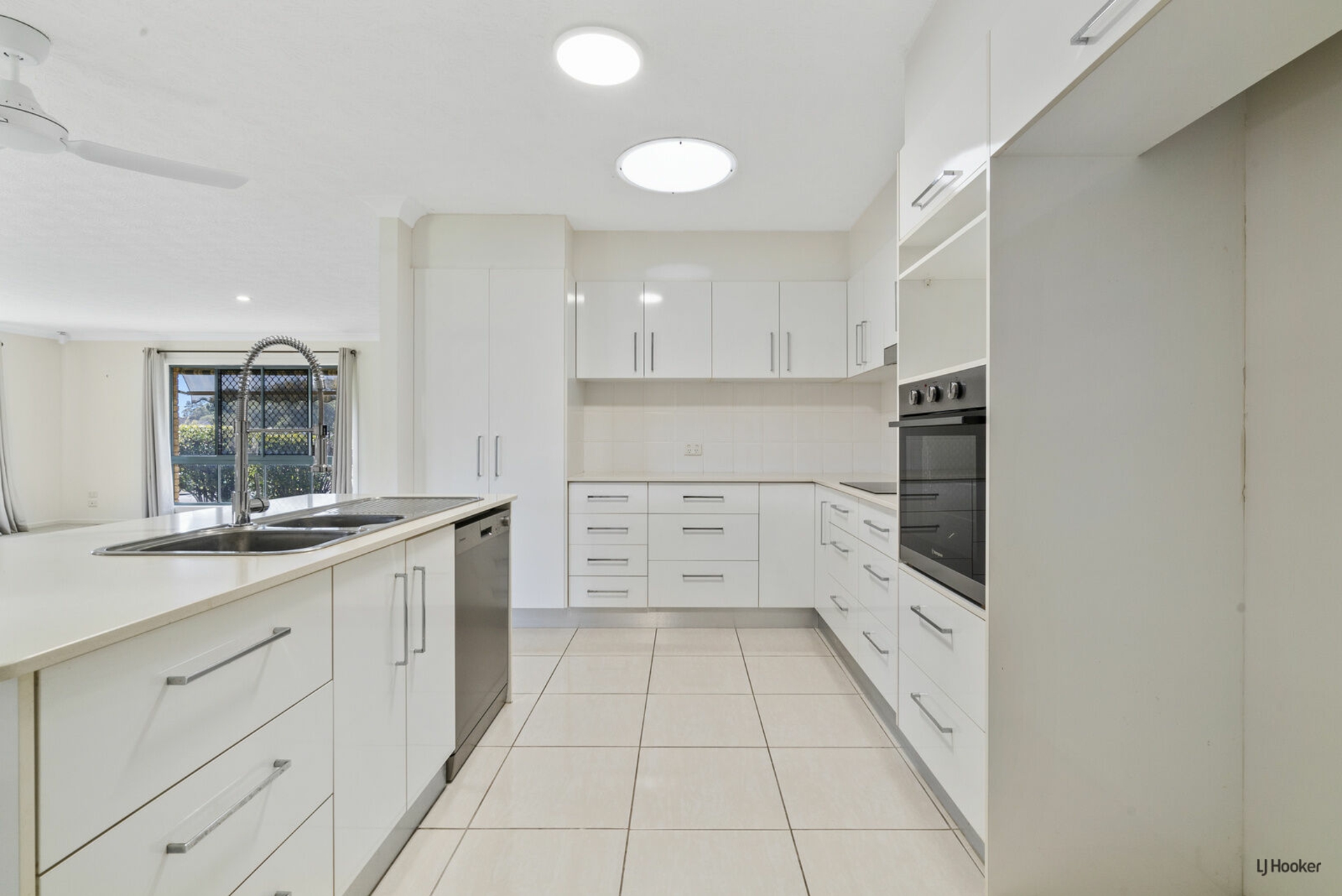 11 Winders Place, BANORA POINT