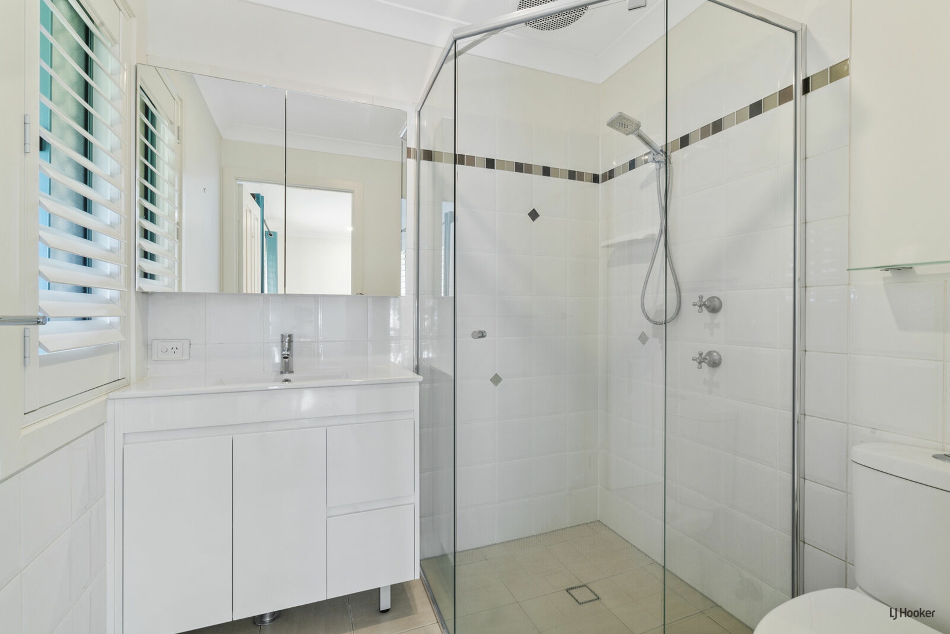 11 Winders Place, BANORA POINT