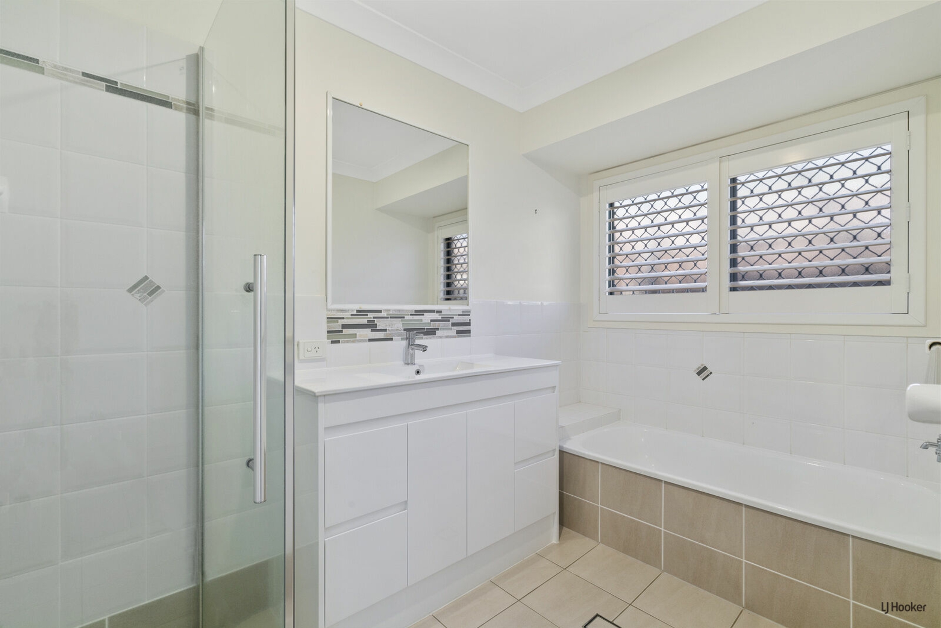 11 Winders Place, BANORA POINT