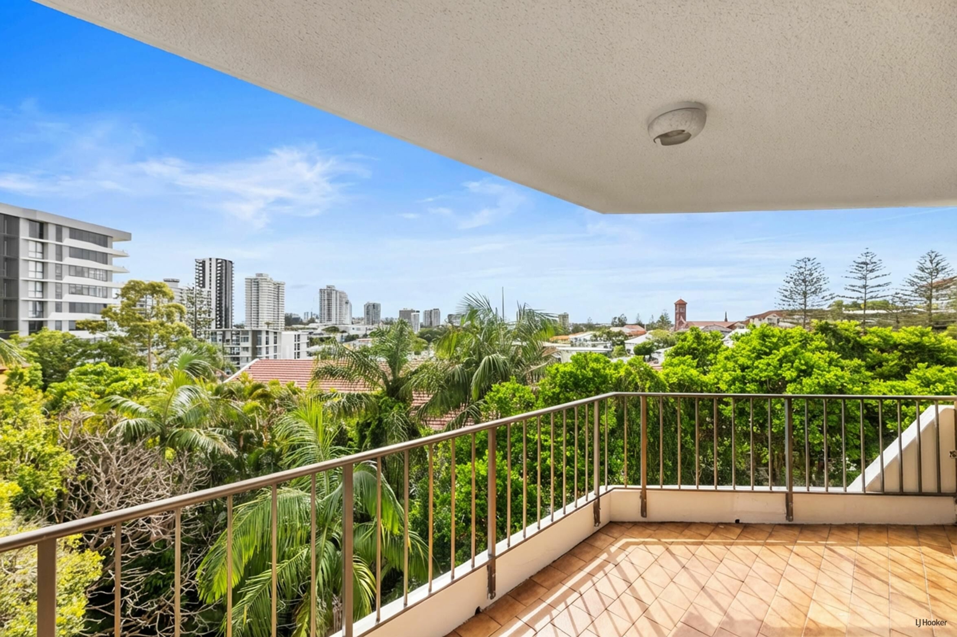 8/10 Rutledge Street, Coolangatta