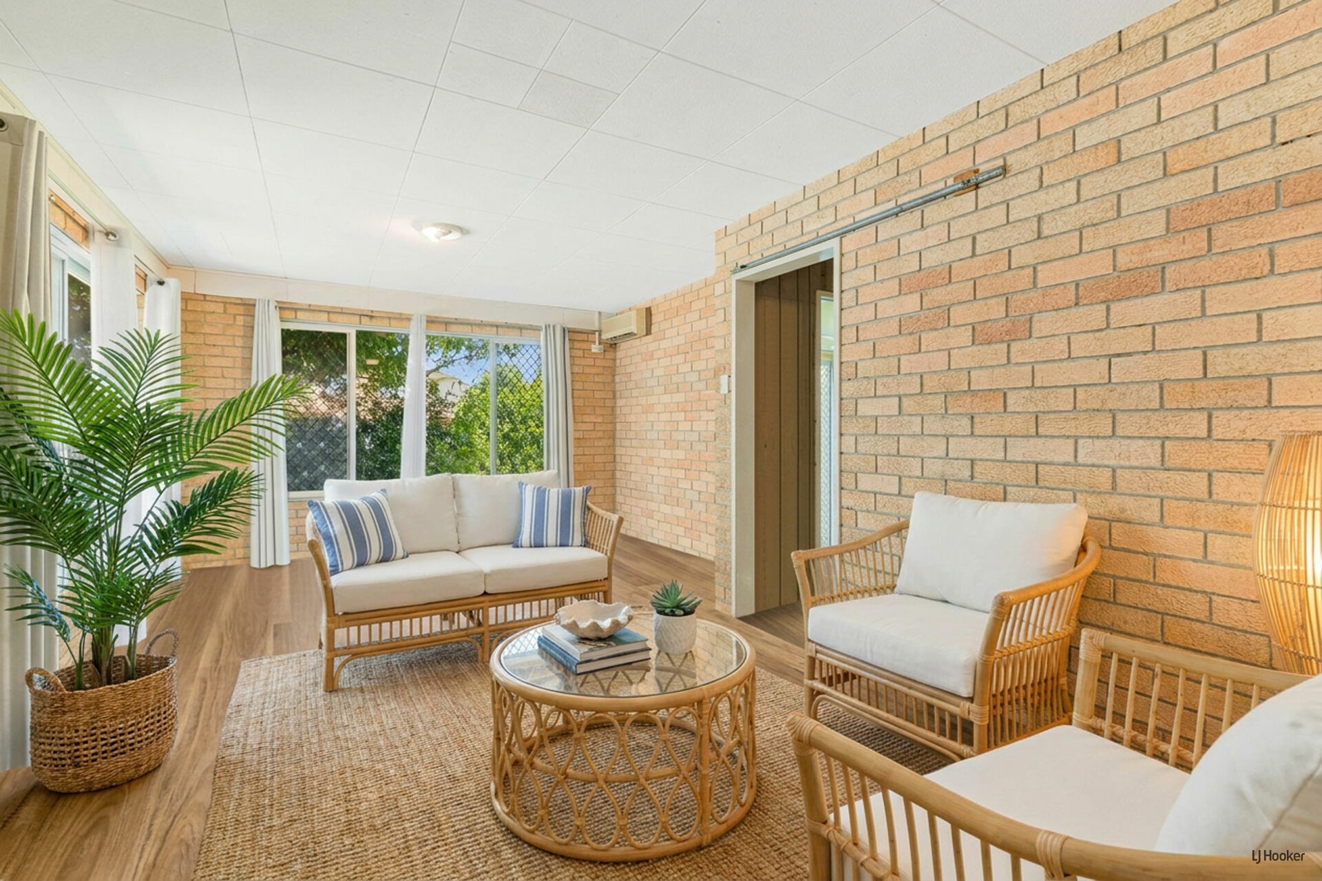 1/34 Coolangatta Road — photo 4 of 22