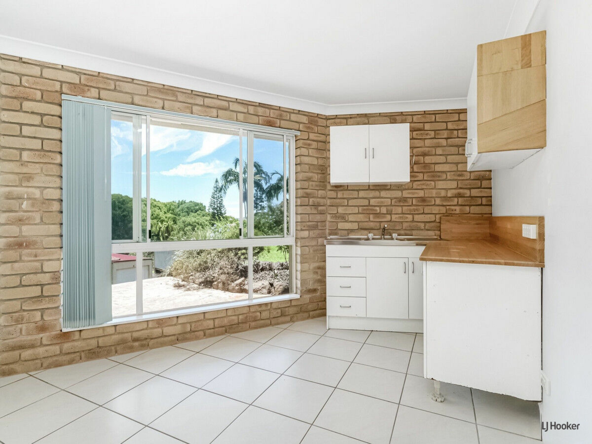 5/4-12 Simpson Drive — photo 10 of 17