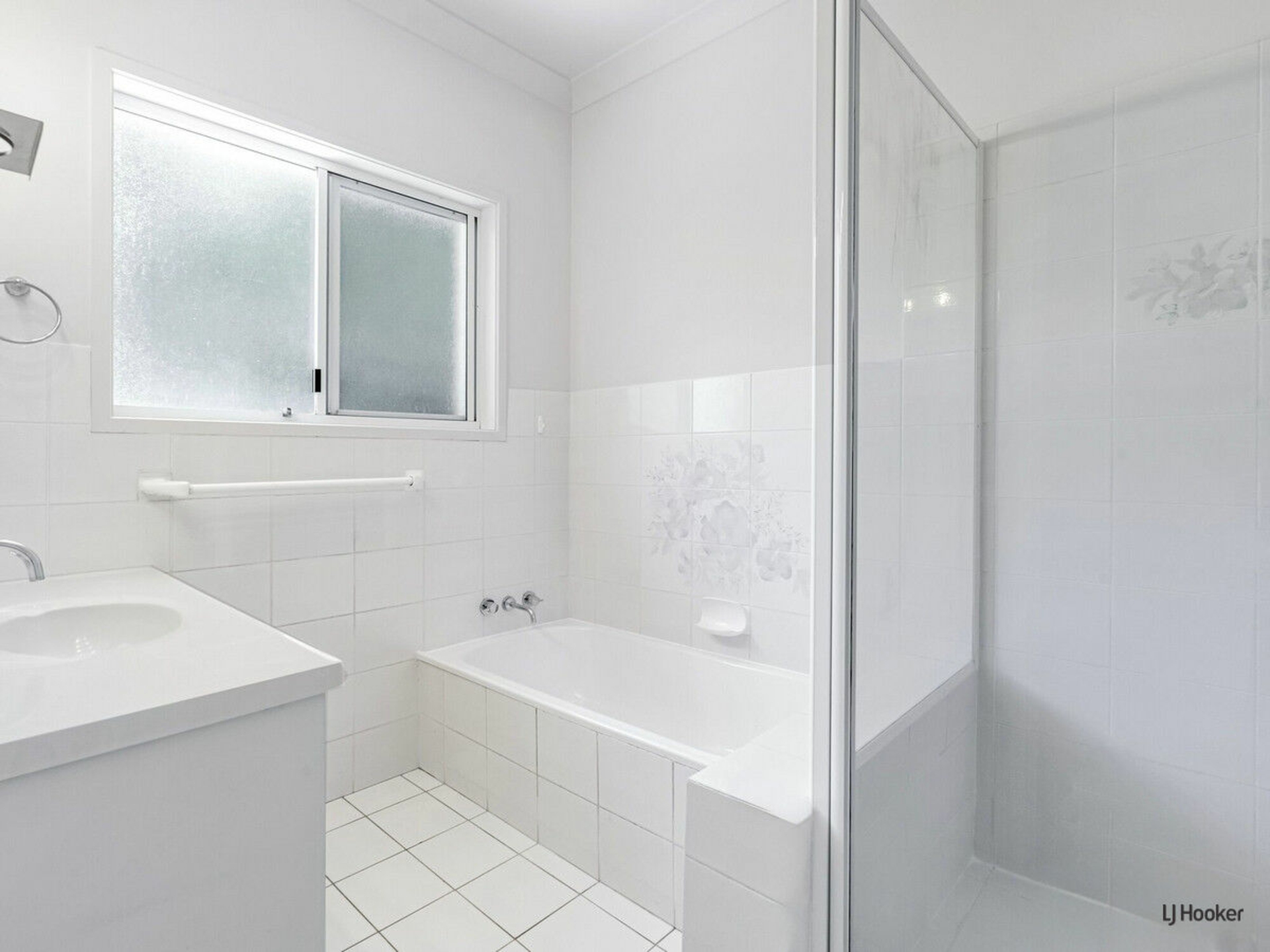 5/4-12 Simpson Drive — photo 13 of 17