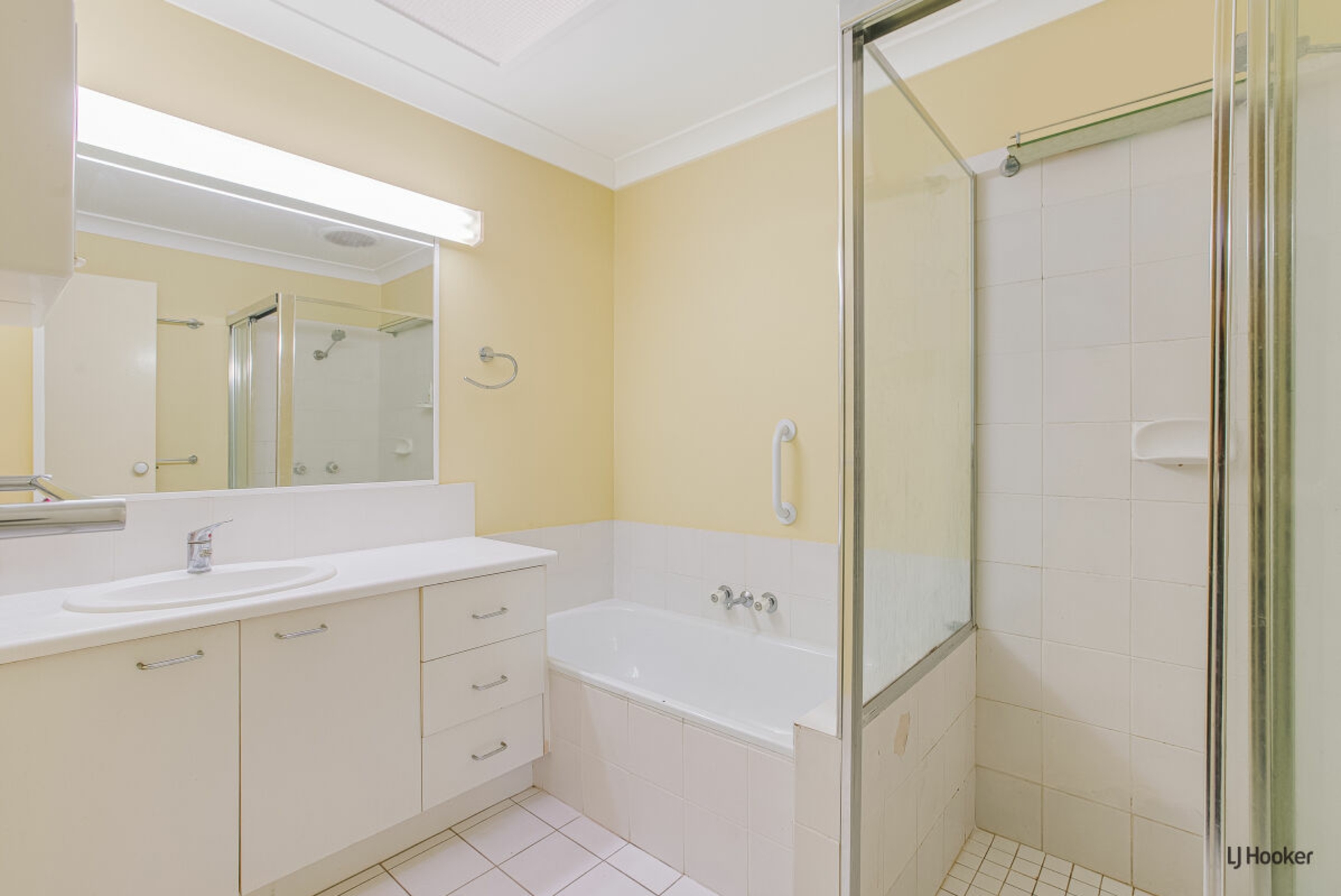 242/20 Binya Avenue — photo 7 of 11