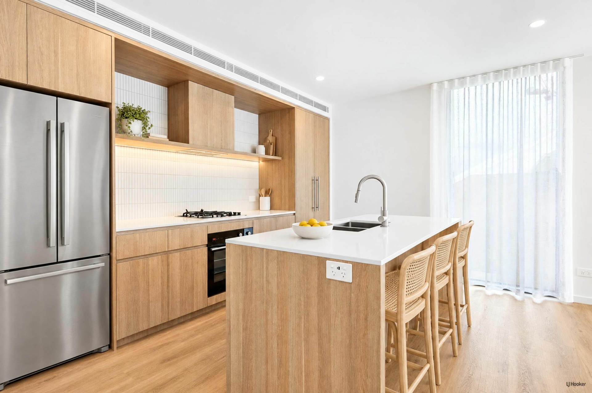 204/7 Douglas Street — photo 5 of 17
