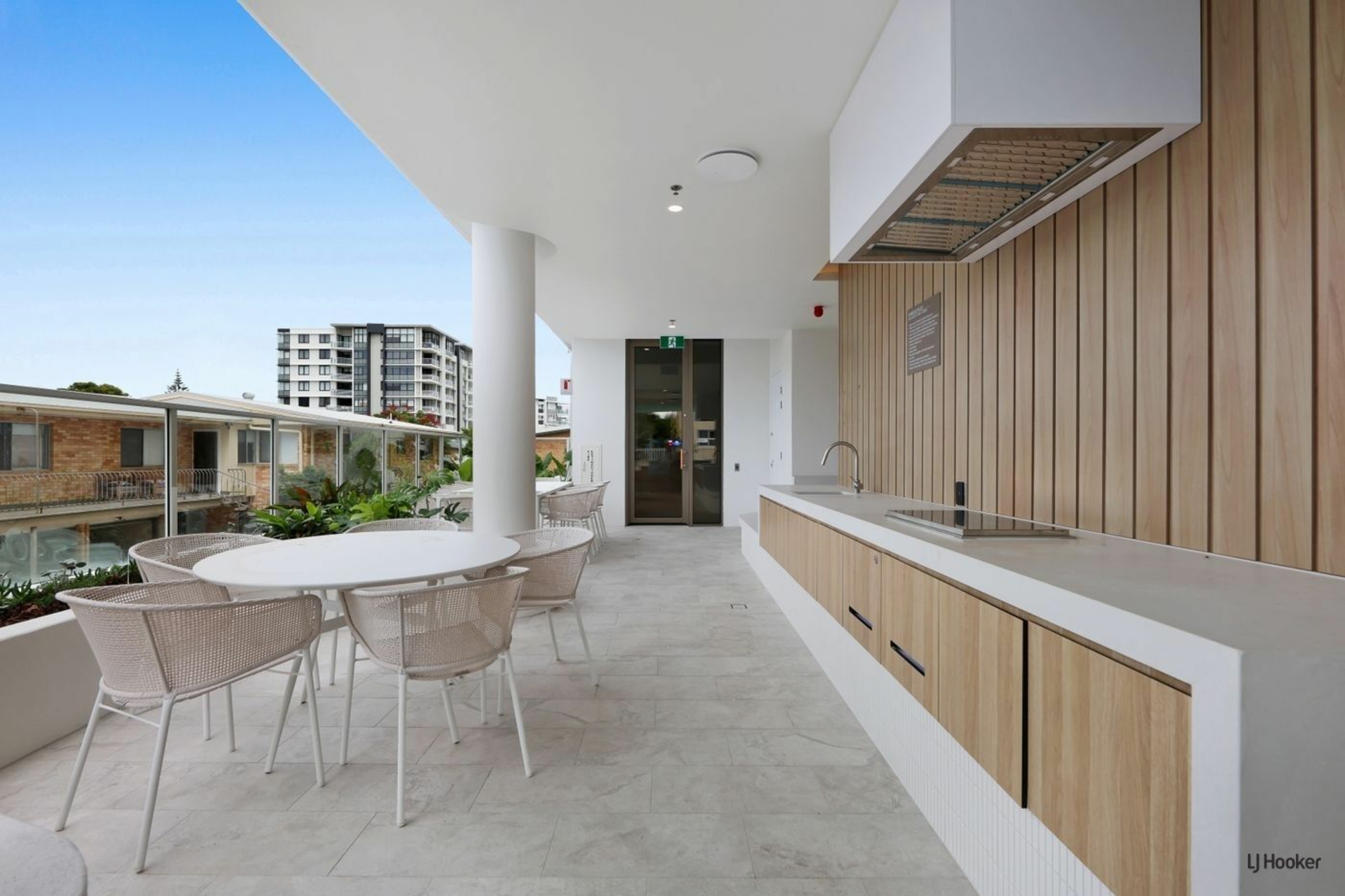 204/7 Douglas Street — photo 14 of 17