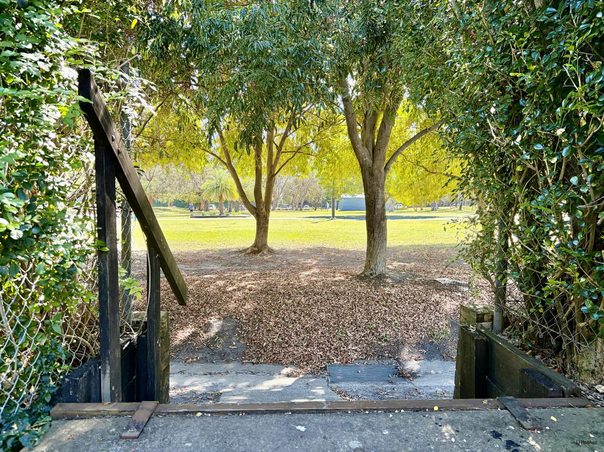 1/14 Warrawong Street — photo 8 of 14