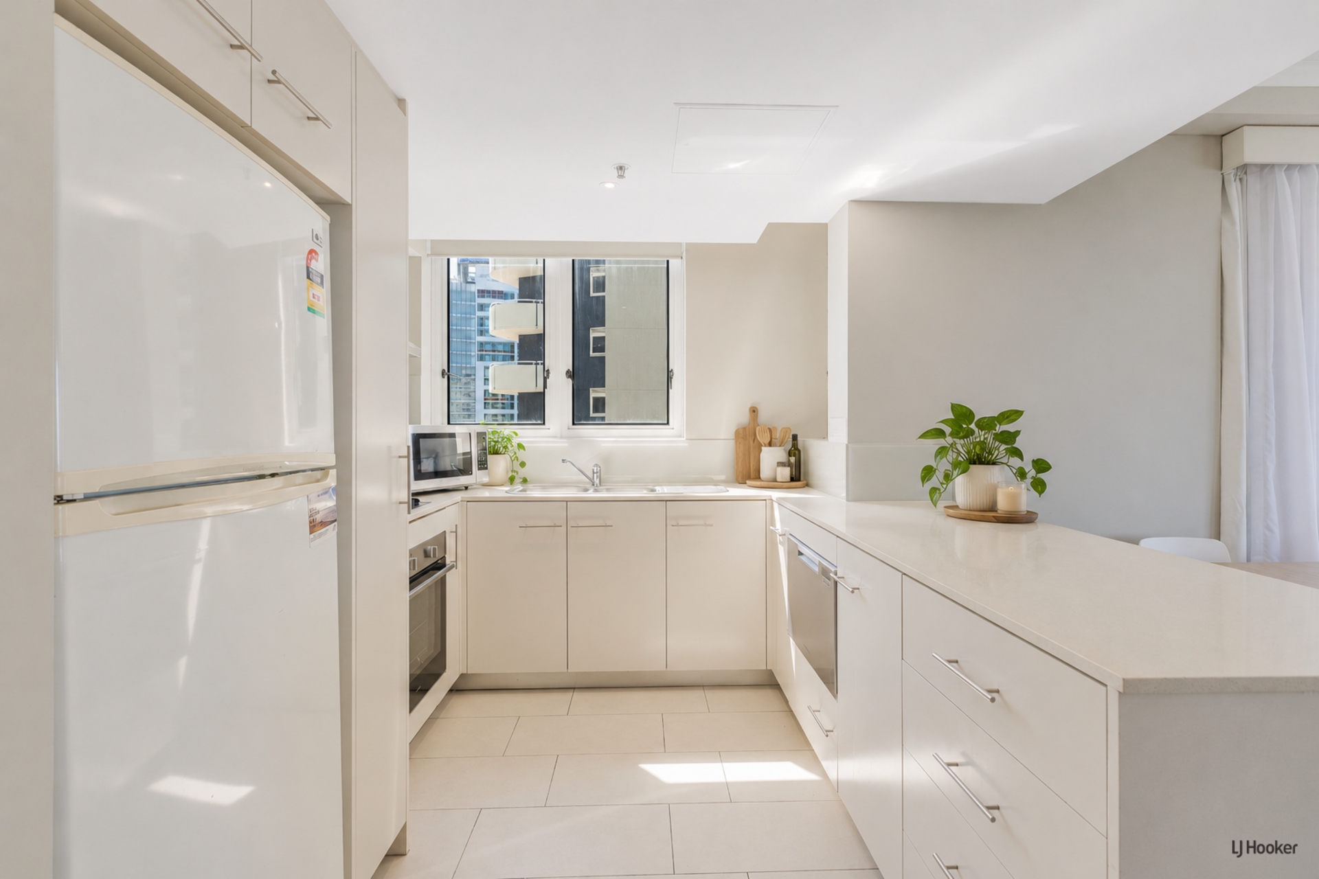 733/6-8 Stuart Street — photo 4 of 14