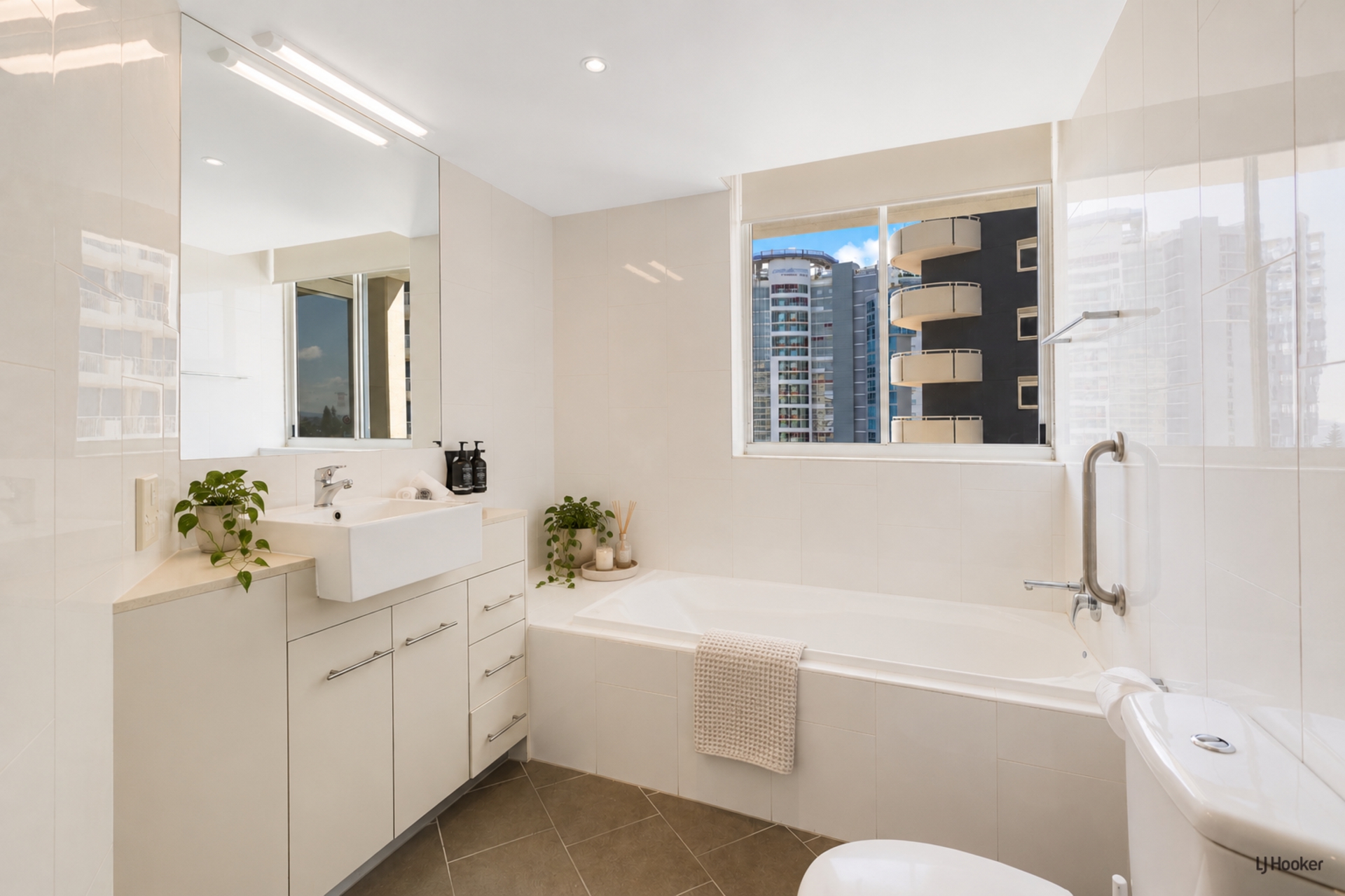 733/6-8 Stuart Street — photo 10 of 14