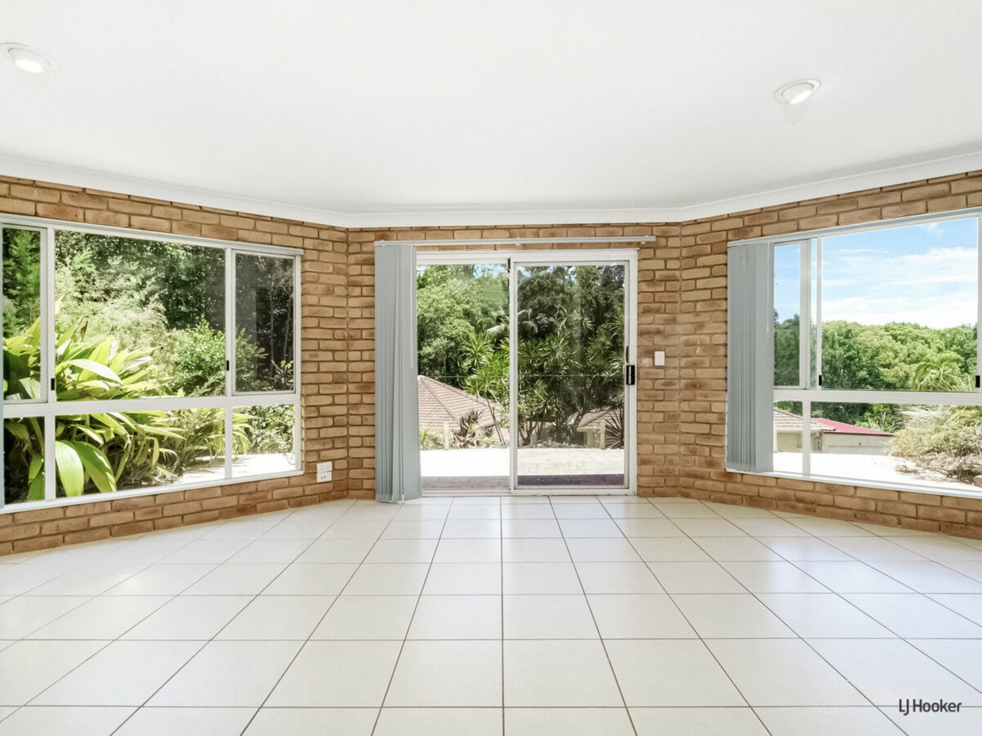 5/4-12 Simpson Drive — photo 6 of 17