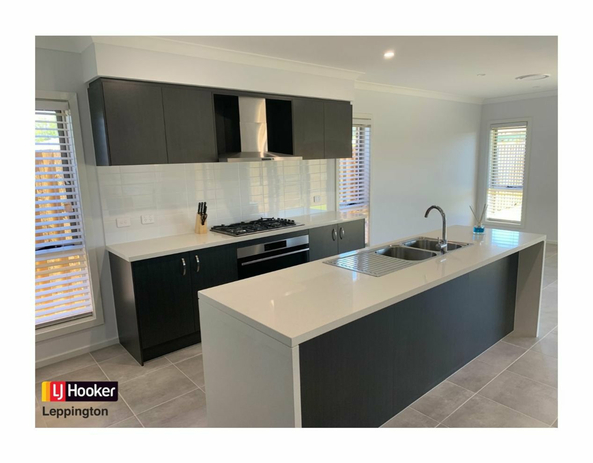 48 Air League Avenue, LEPPINGTON