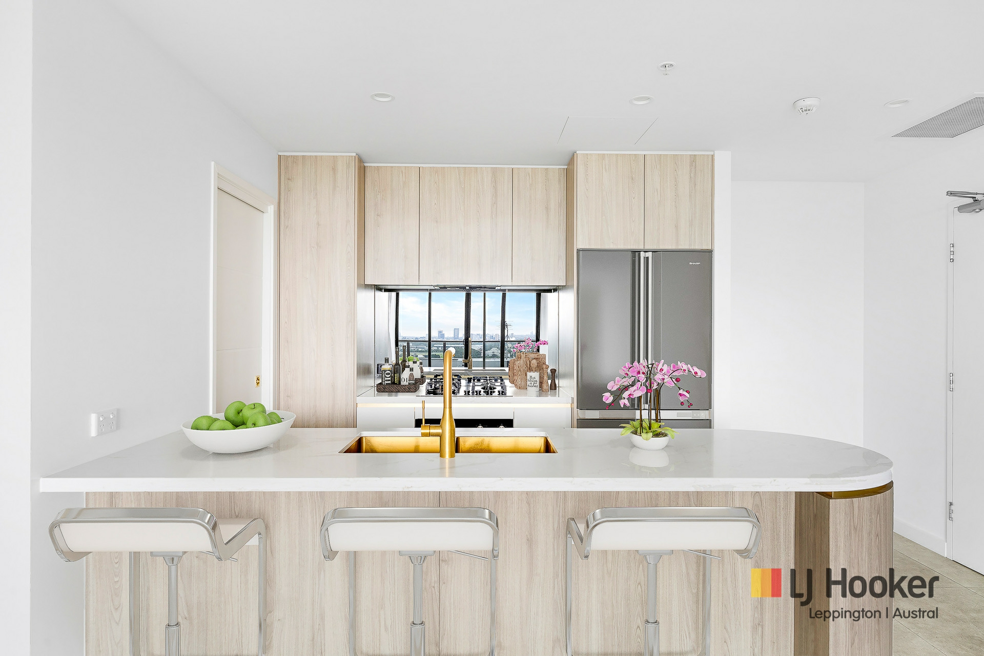 2806/20 Parkes Street — photo 2 of 15