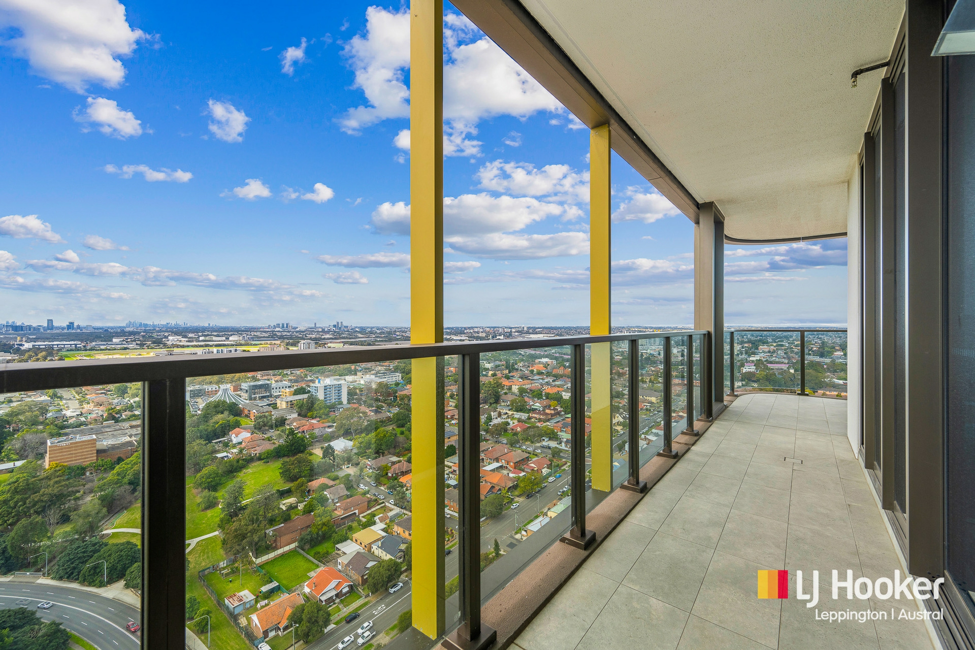 2806/20 Parkes Street — photo 8 of 15