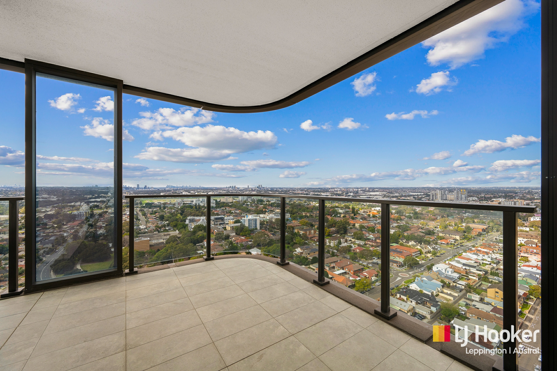 2806/20 Parkes Street — photo 9 of 15