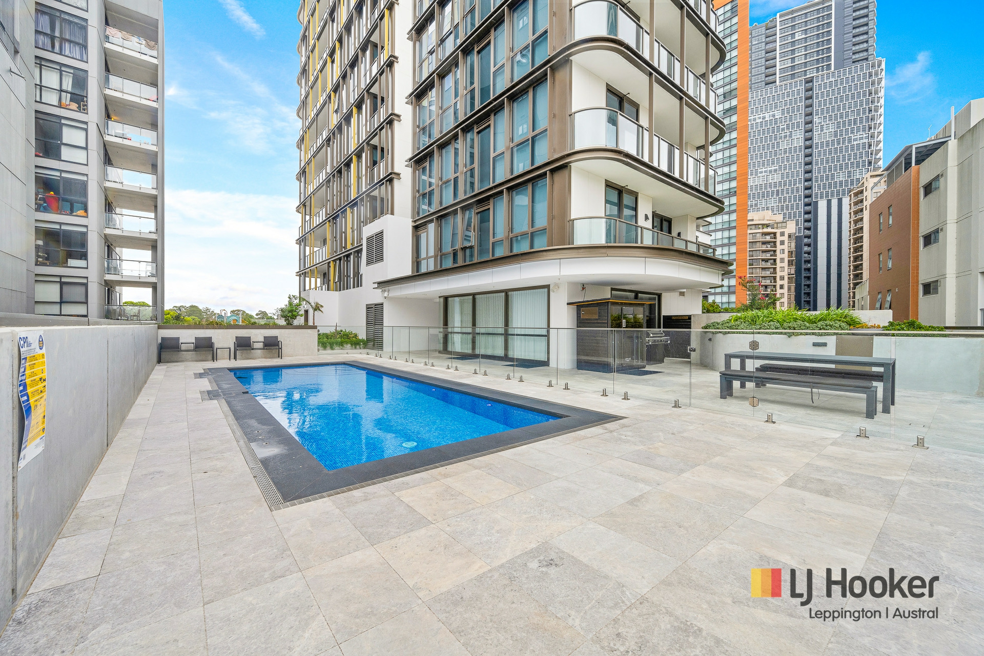 2806/20 Parkes Street — photo 11 of 15