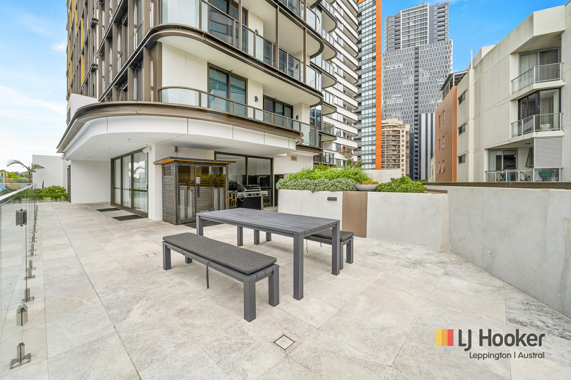 2806/20 Parkes Street — photo 13 of 15