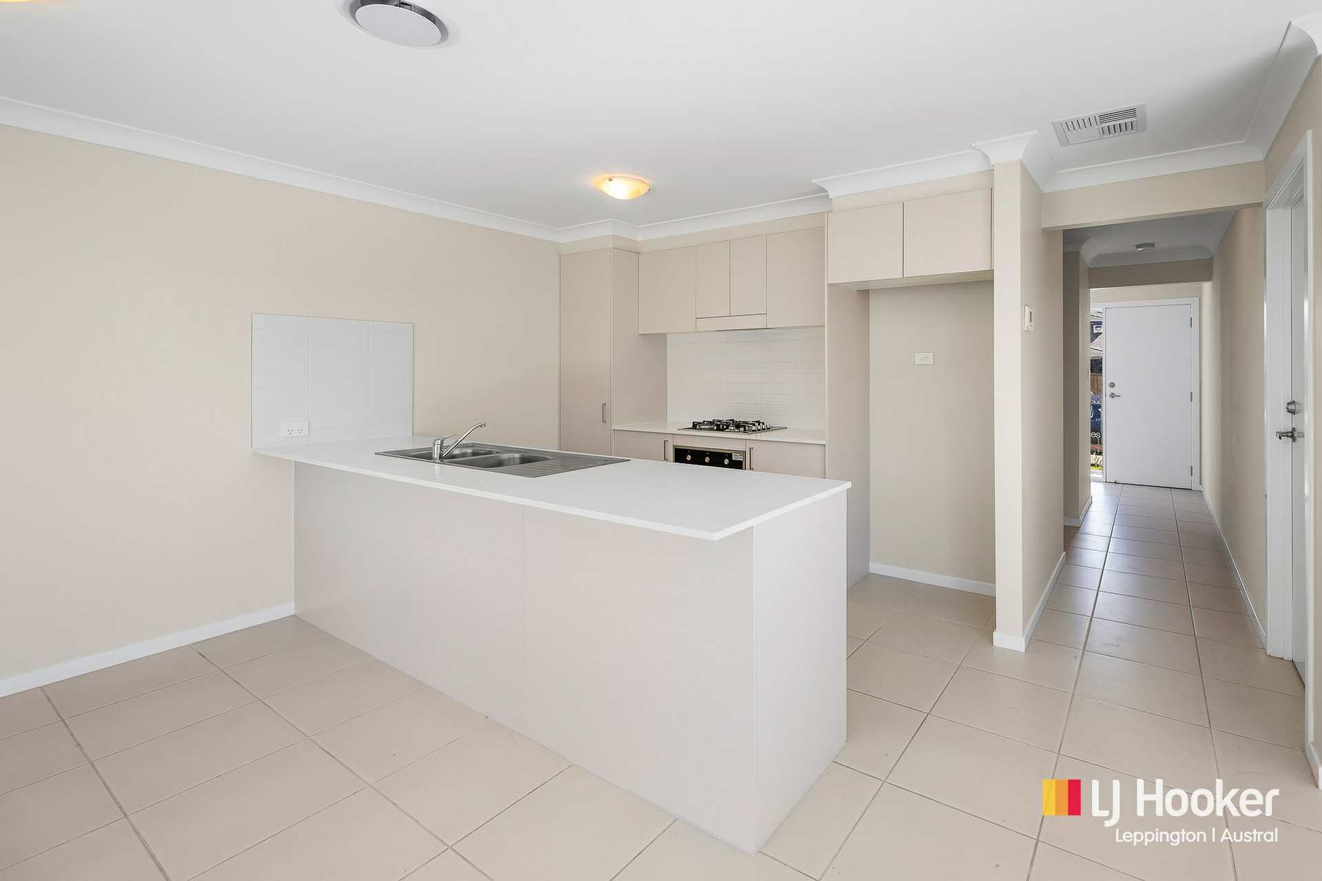 83 Ingleburn Gardens Drive — photo 4 of 13