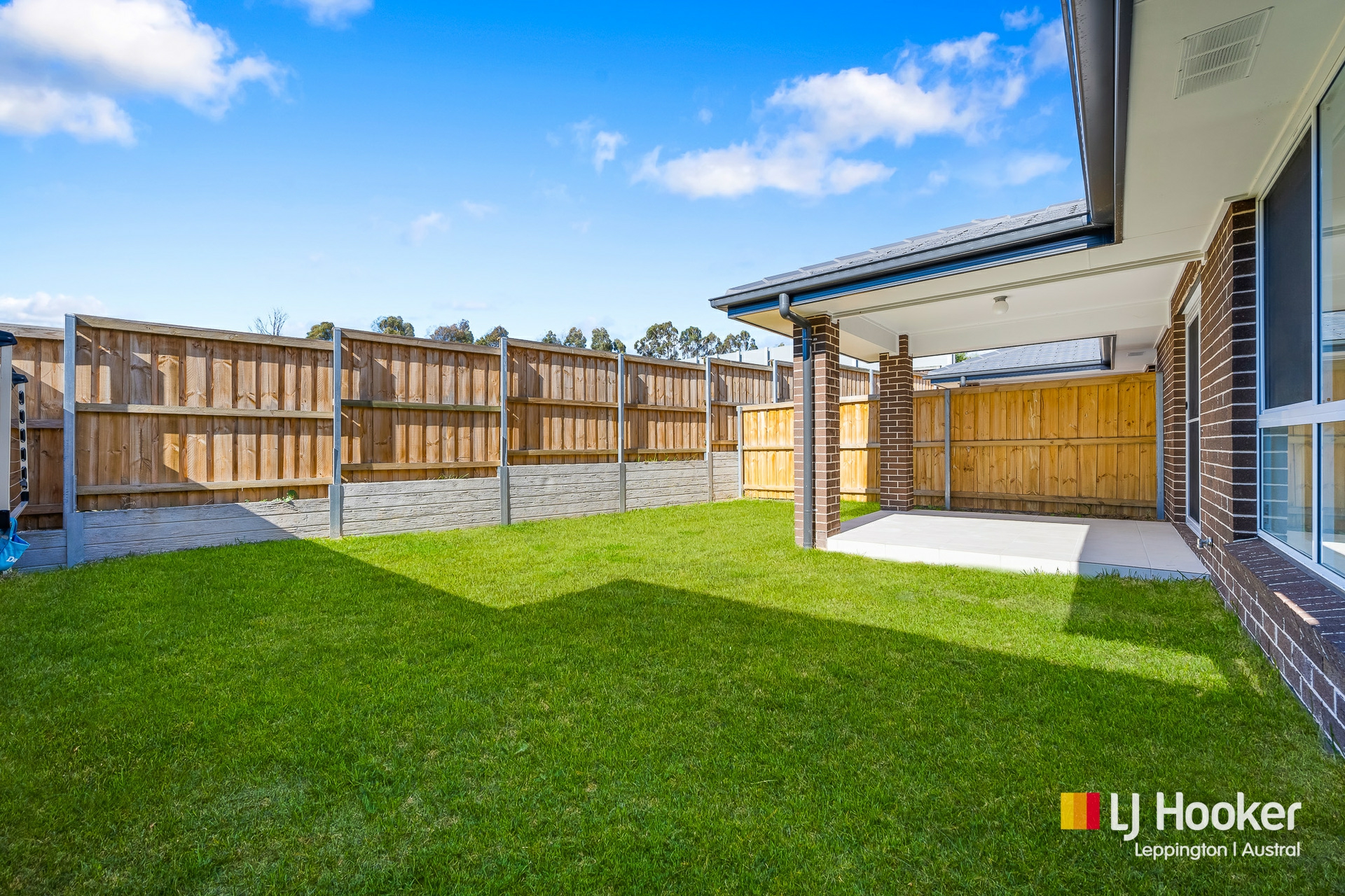83 Ingleburn Gardens Drive — photo 10 of 13