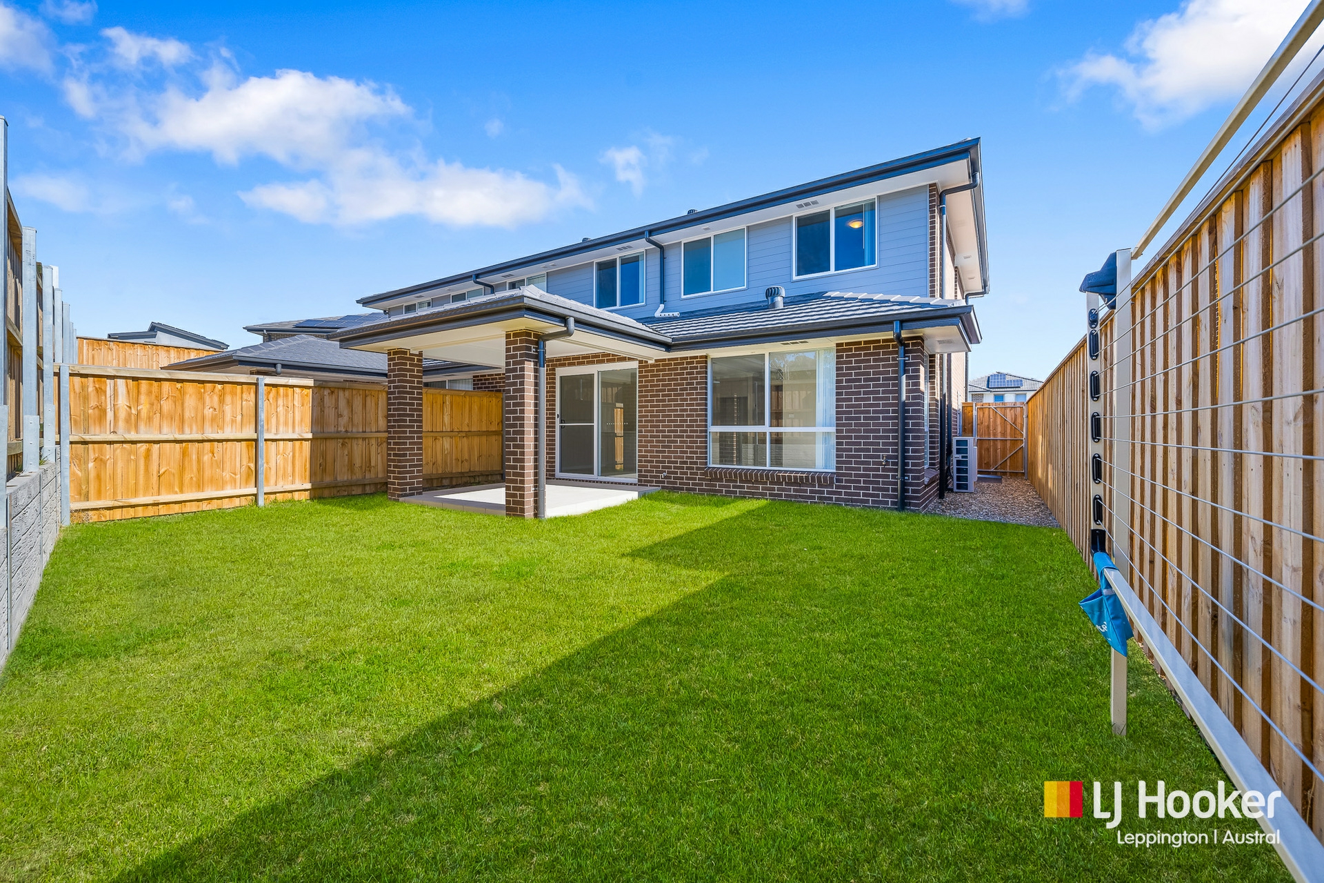83 Ingleburn Gardens Drive — photo 11 of 13