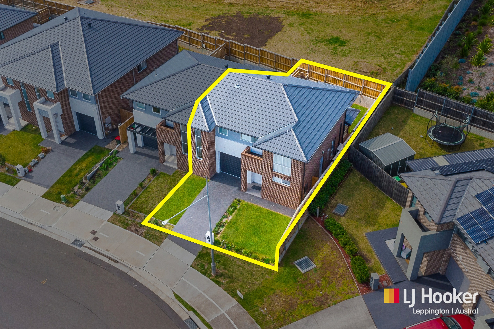 83 Ingleburn Gardens Drive — photo 12 of 13
