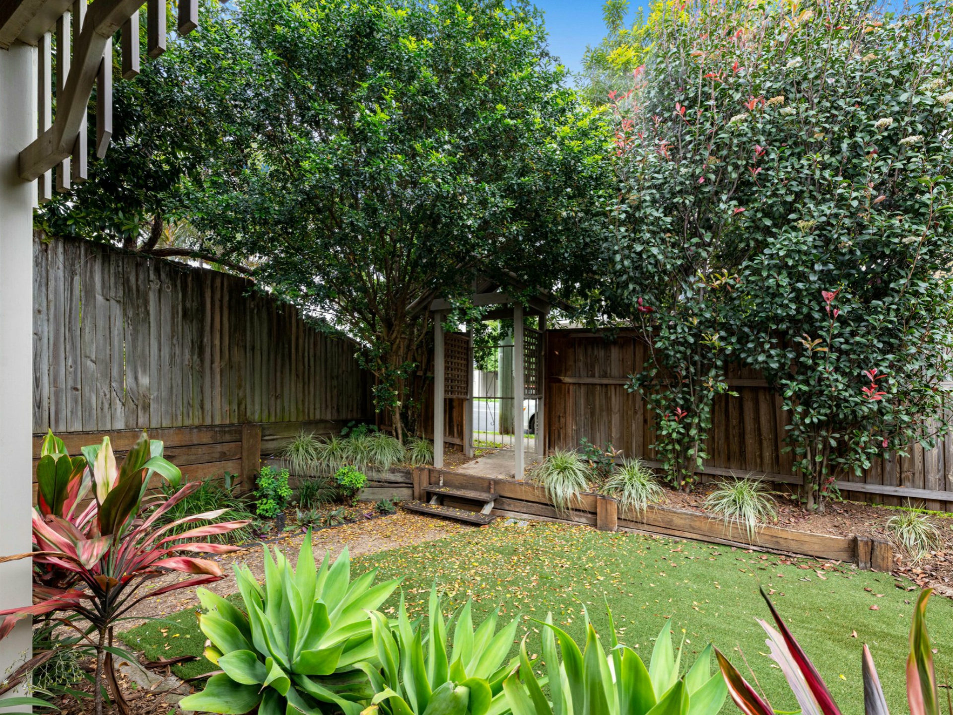 2/16 Cardross Street, YEERONGPILLY