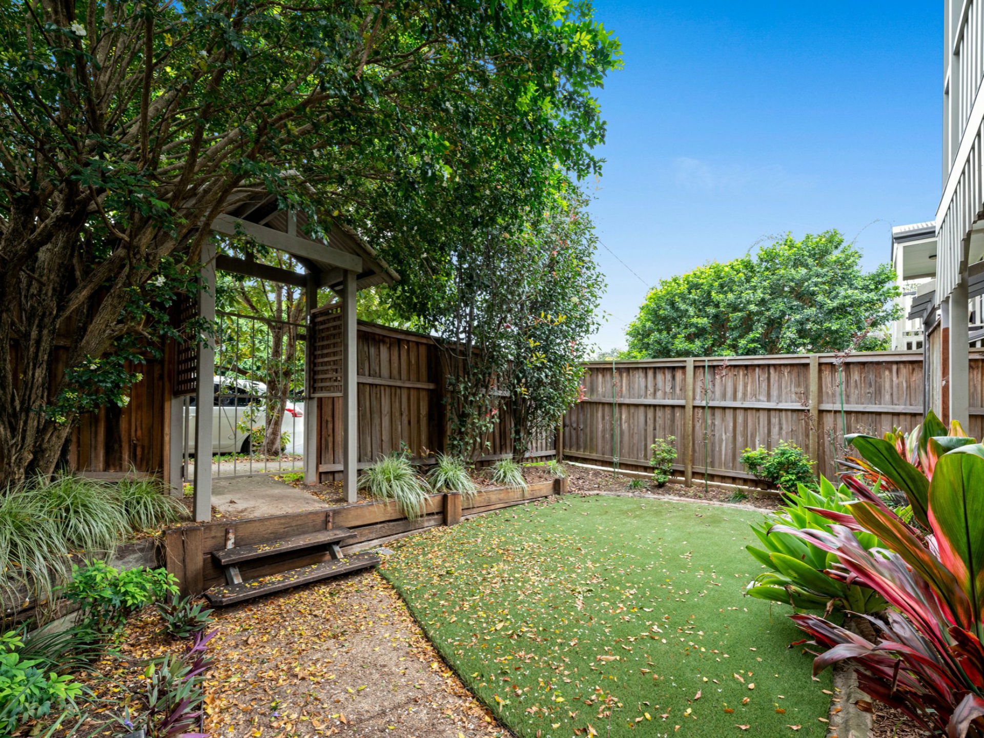 2/16 Cardross Street, YEERONGPILLY