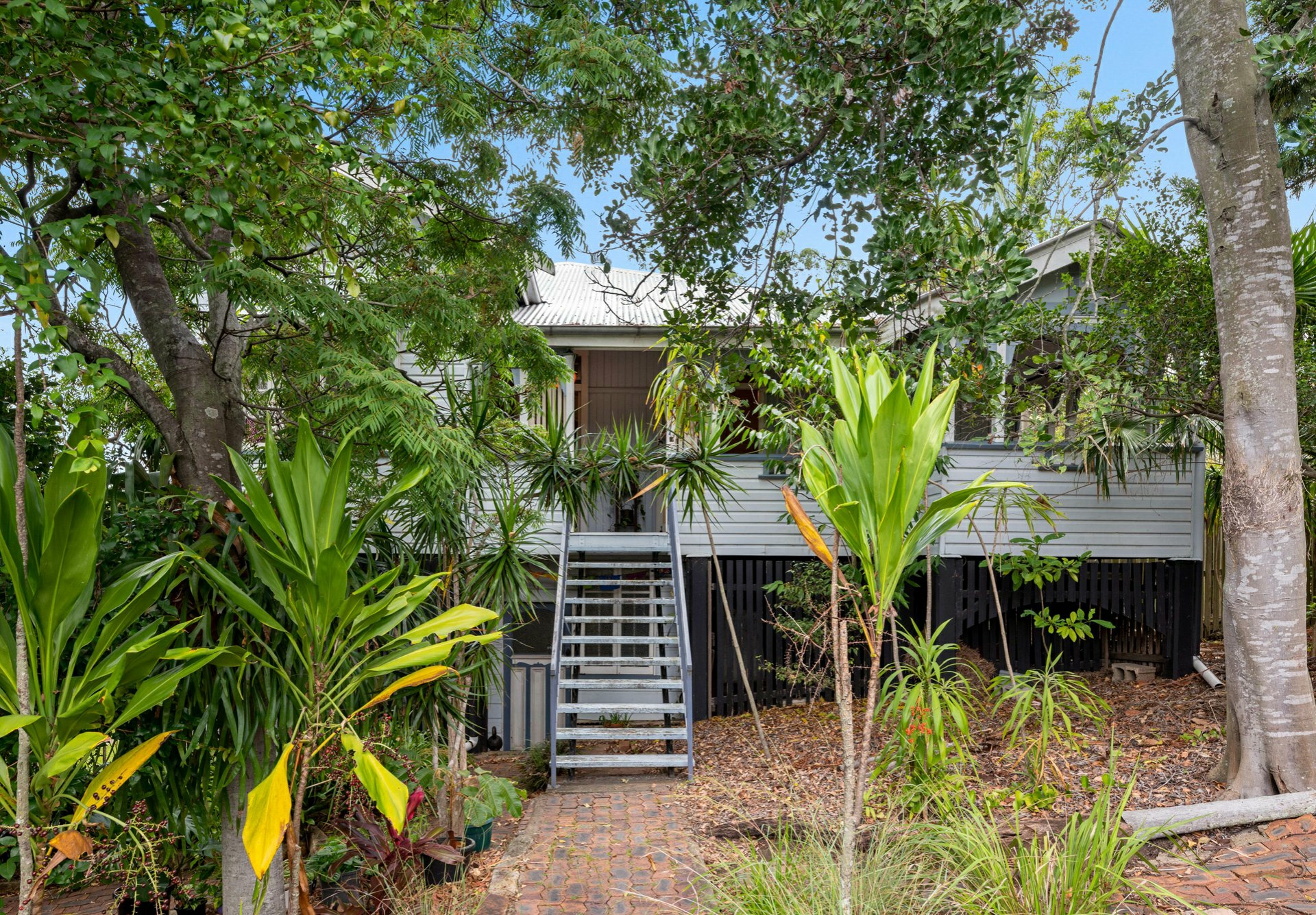 6 Edgar Street, WEST END