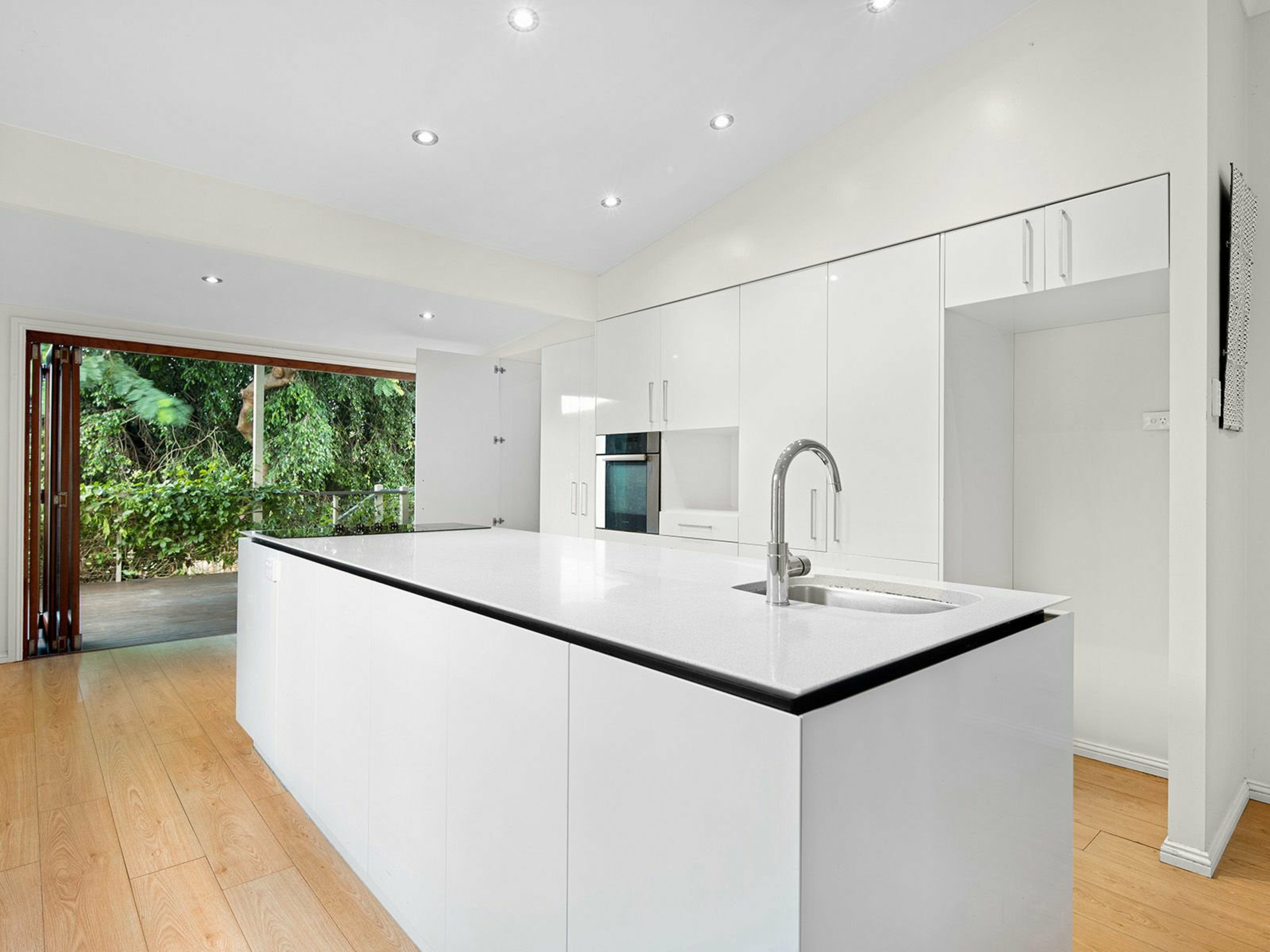 16 Flower Street, WOOLLOONGABBA