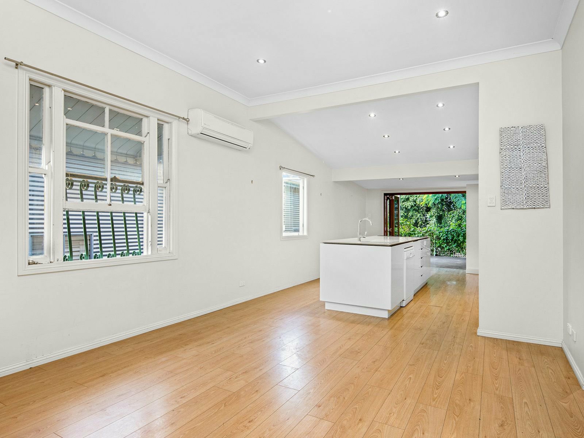 16 Flower Street, WOOLLOONGABBA