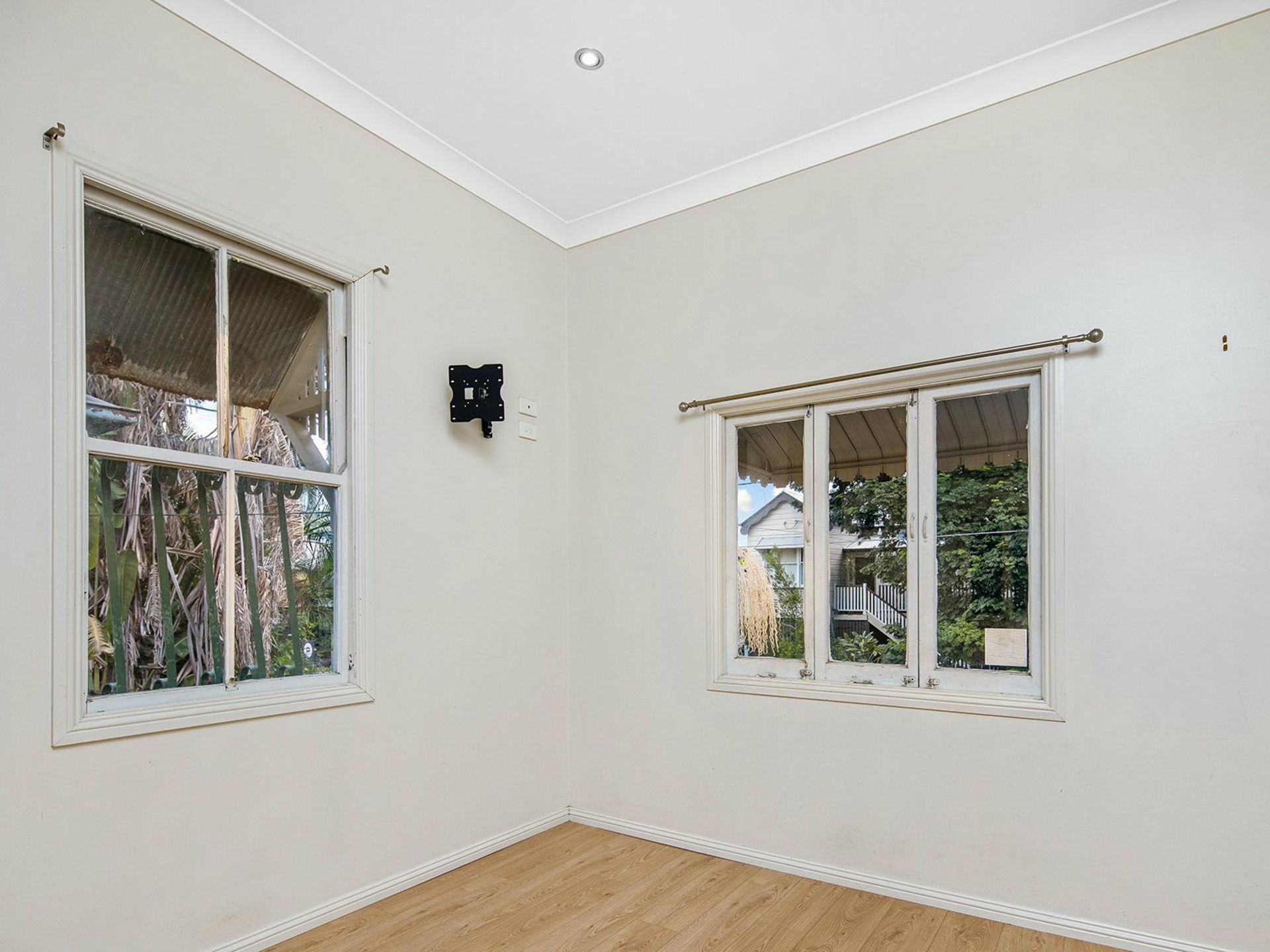 16 Flower Street, WOOLLOONGABBA