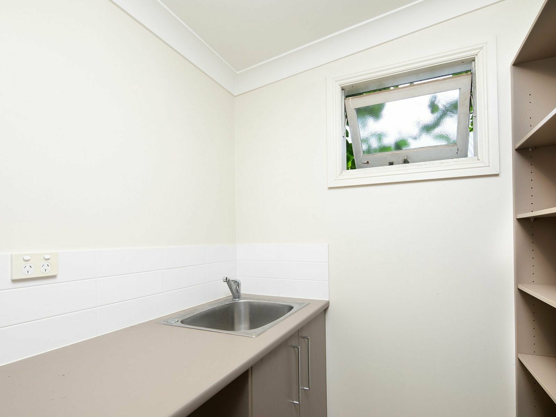 16 Flower Street, WOOLLOONGABBA