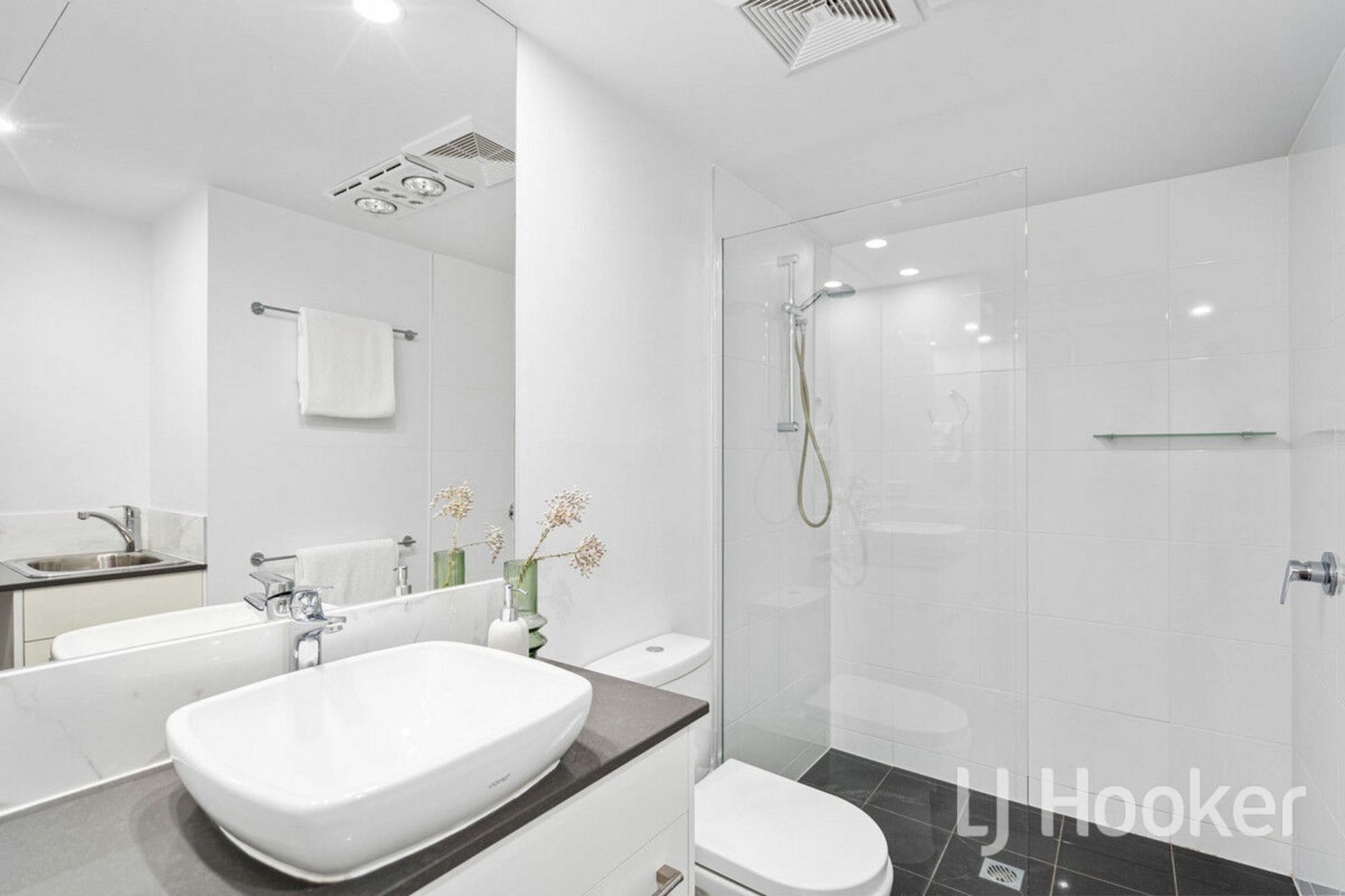 209/217 Lutwyche Road, WINDSOR