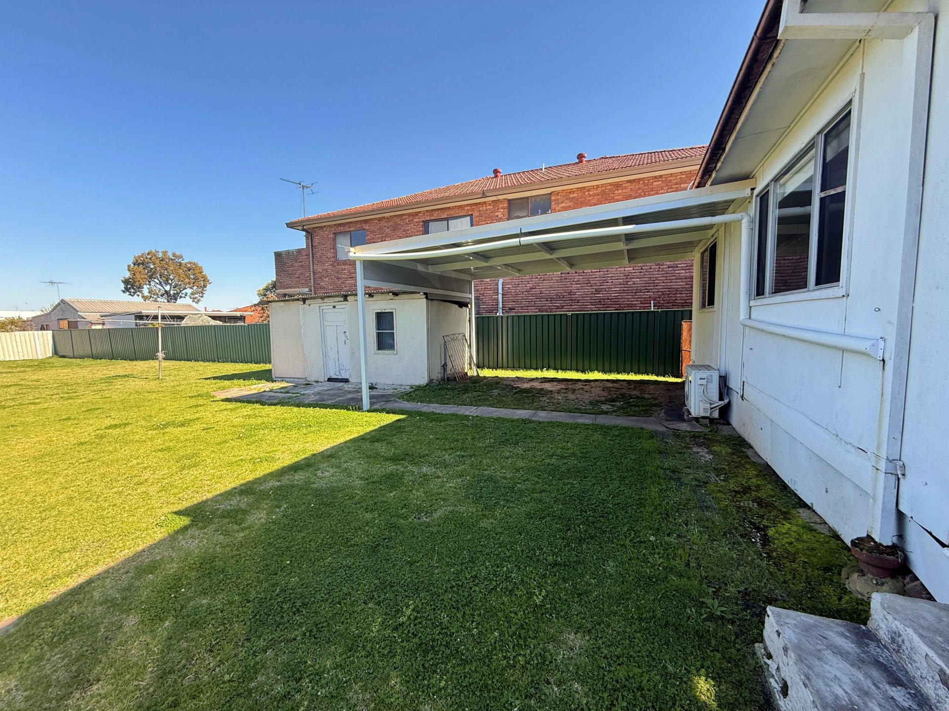212 Canterbury Road — photo 8 of 10